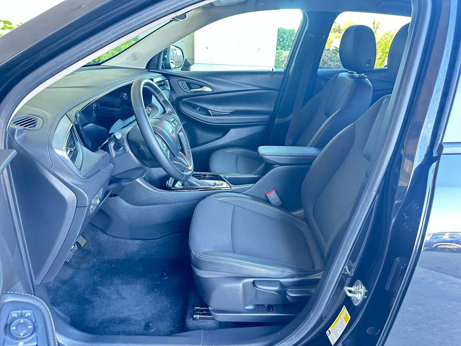 Thumbnail: 2025 Buick Encore GX - 27