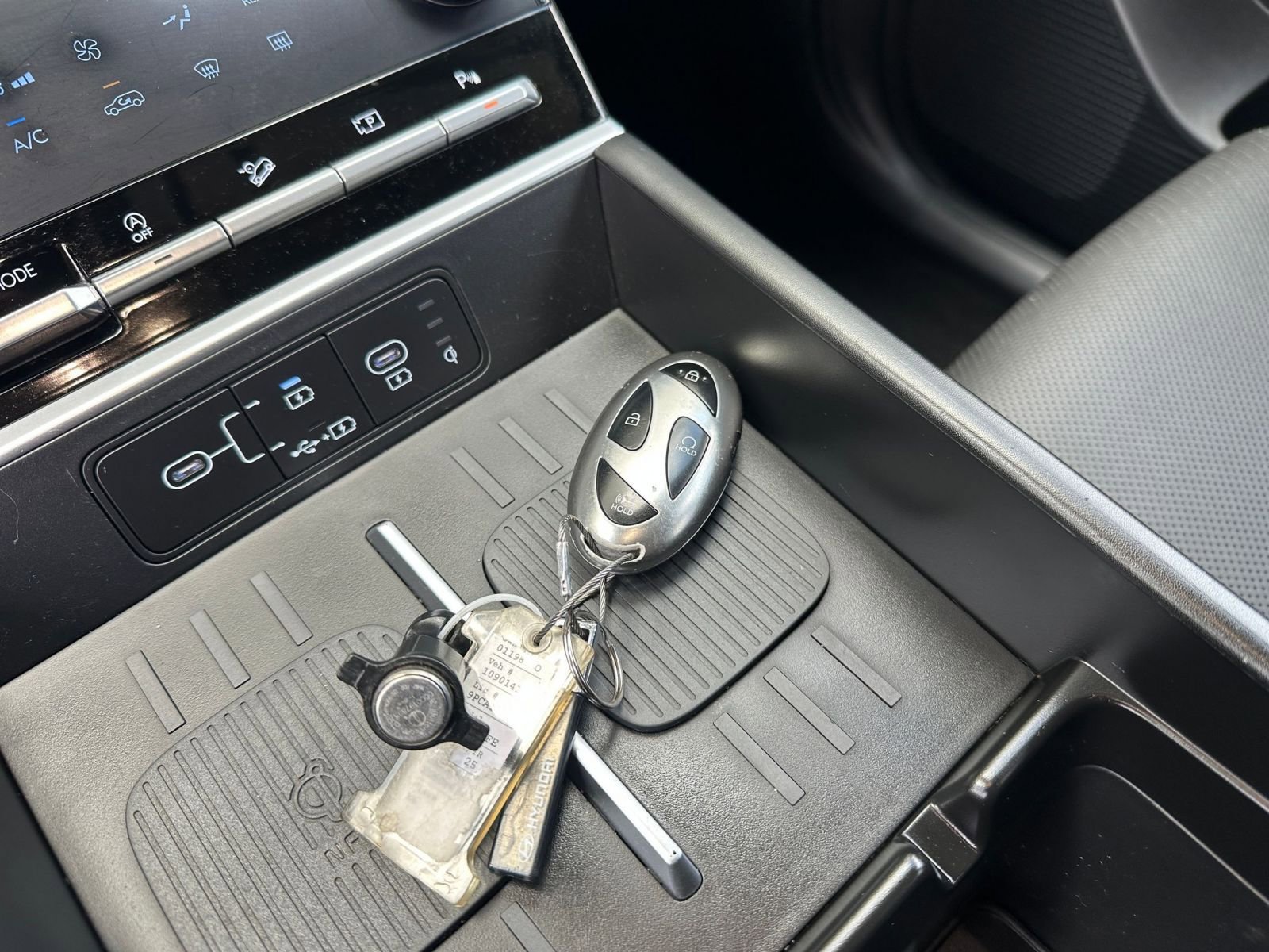 Thumbnail: 2025 Hyundai Santa Fe - 21