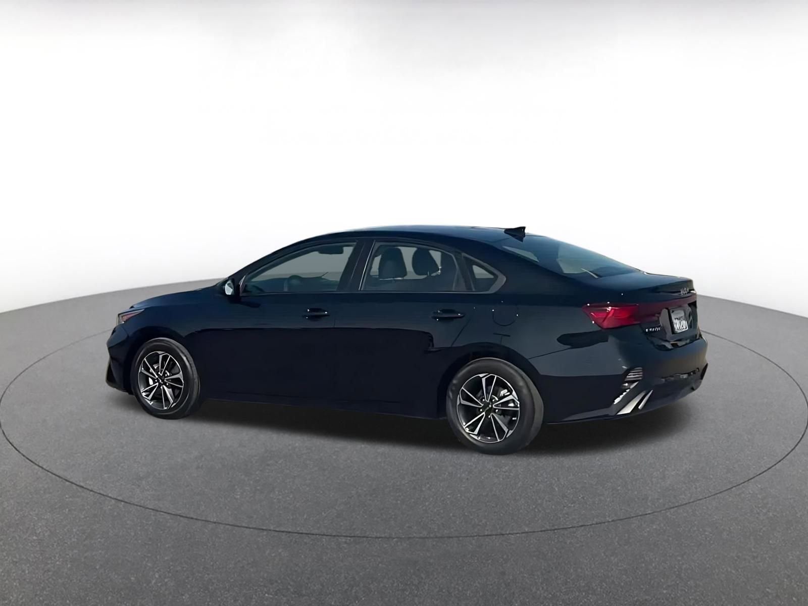 Thumbnail: 2023 Kia Forte - 7