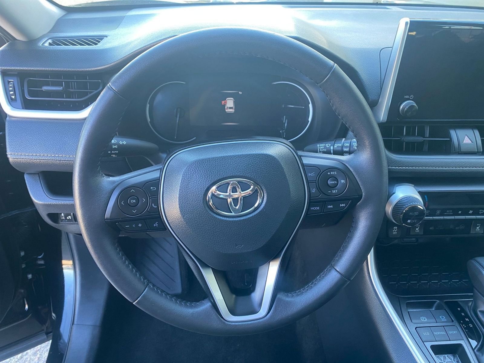 Thumbnail: 2025 Toyota RAV4 - 33