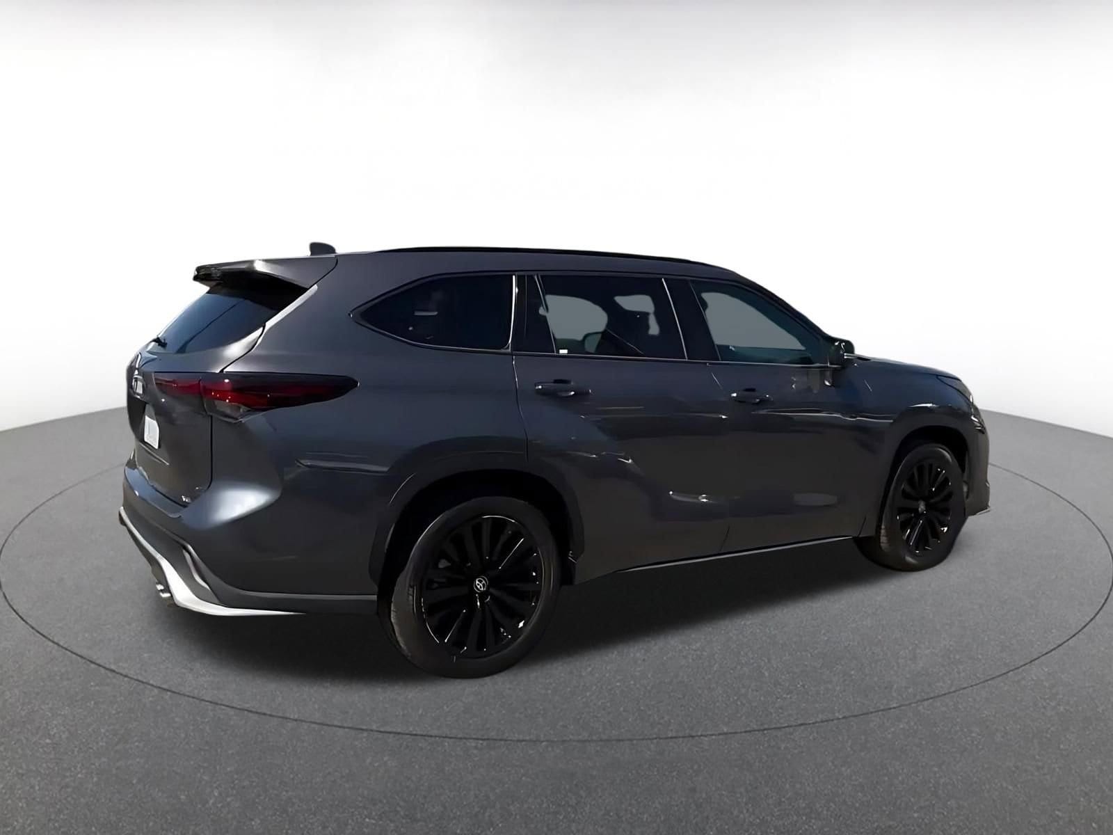 Thumbnail: 2024 Toyota Highlander - 14