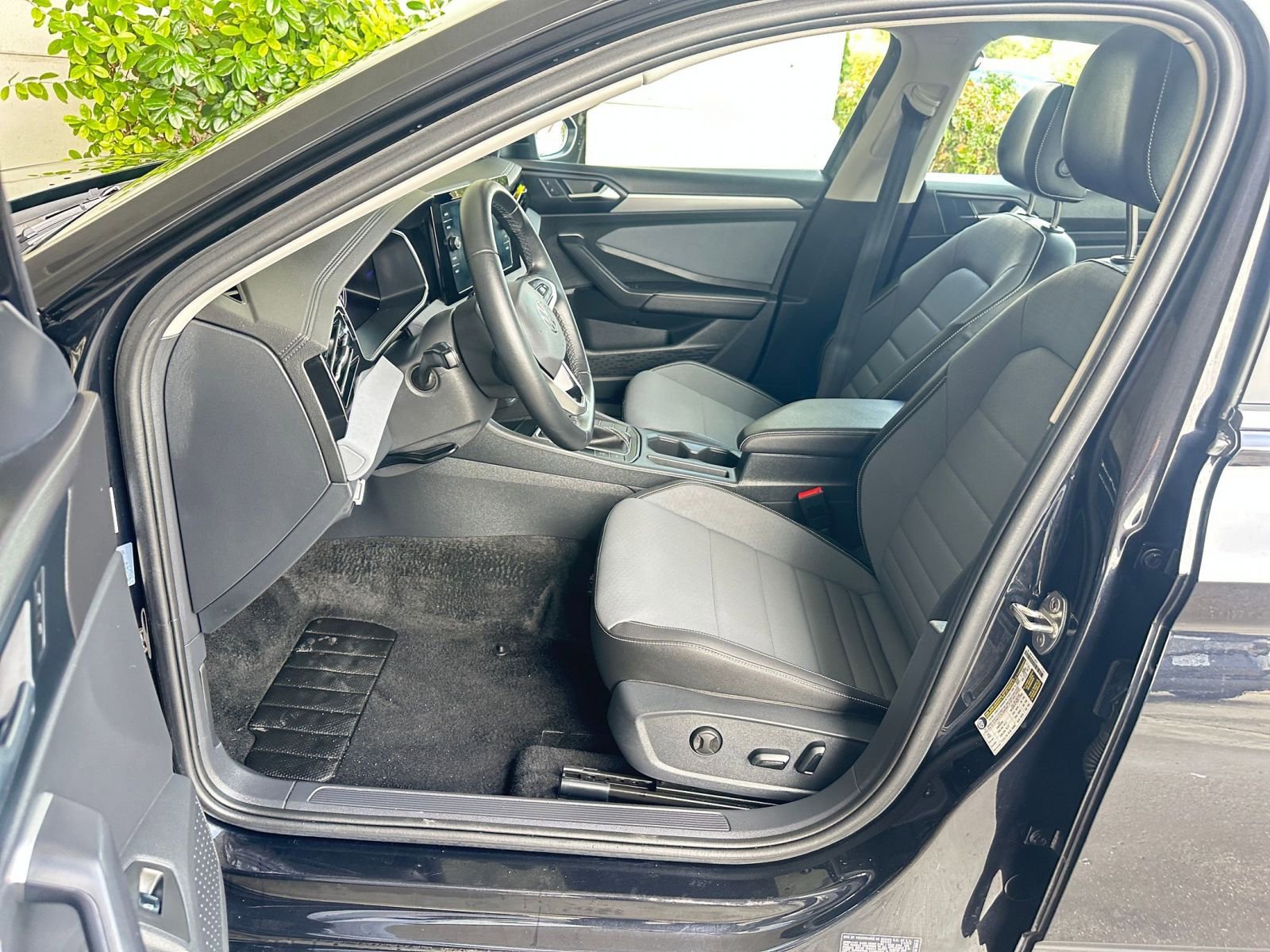 Thumbnail: 2025 Volkswagen Jetta - 32