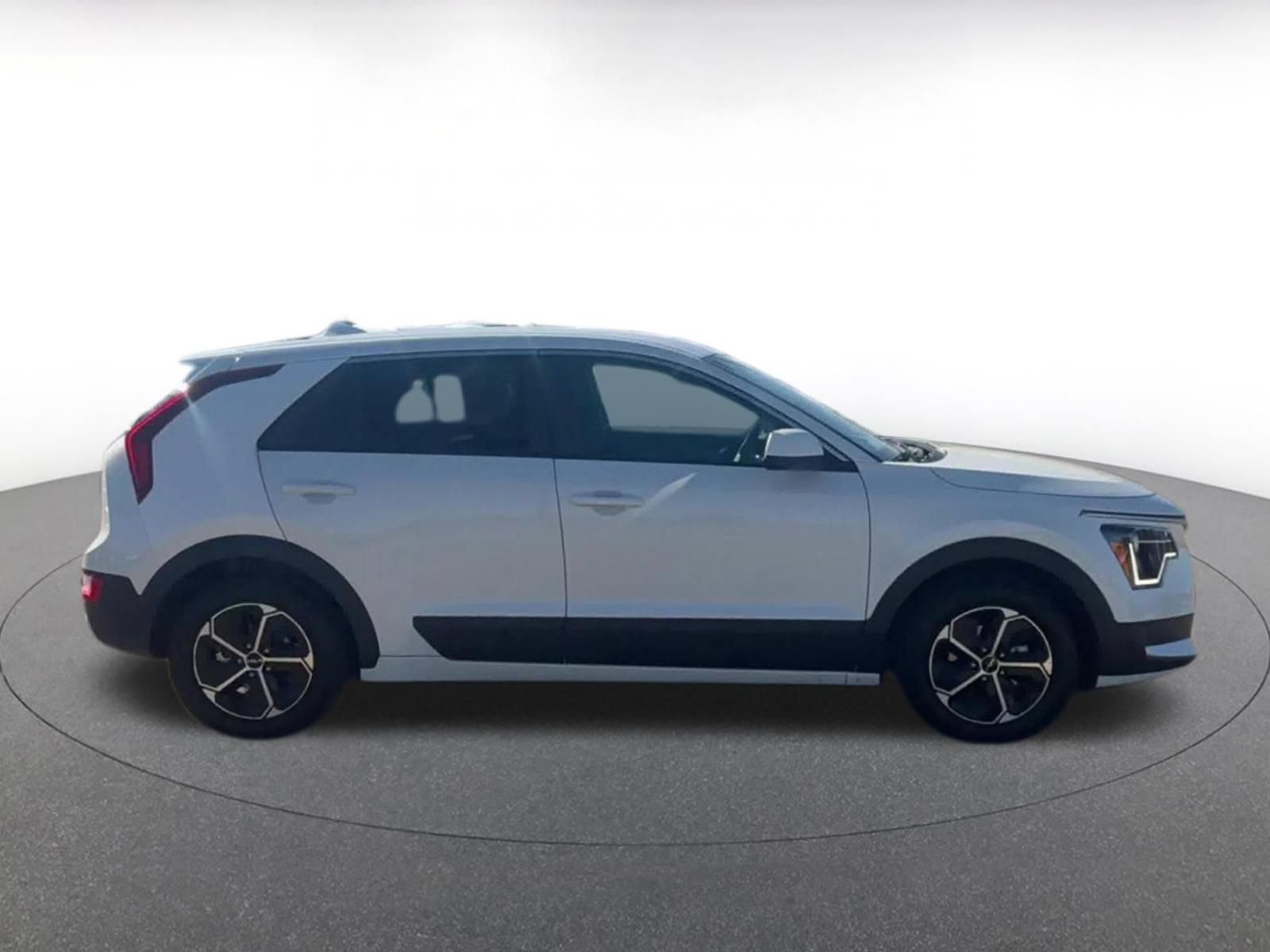 Thumbnail: 2026 Kia Niro - 16