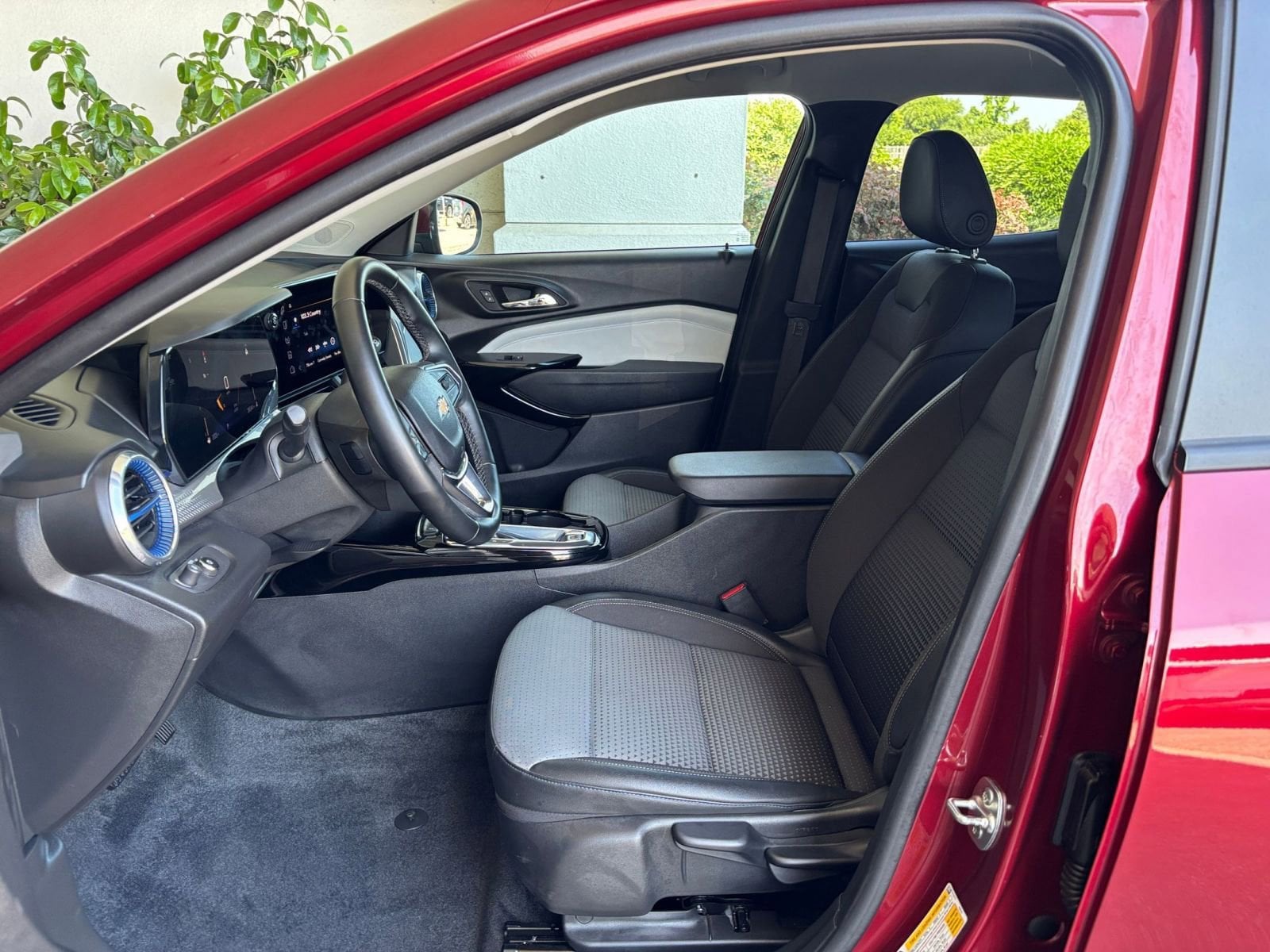 Thumbnail: 2025 Chevrolet Trax - 27
