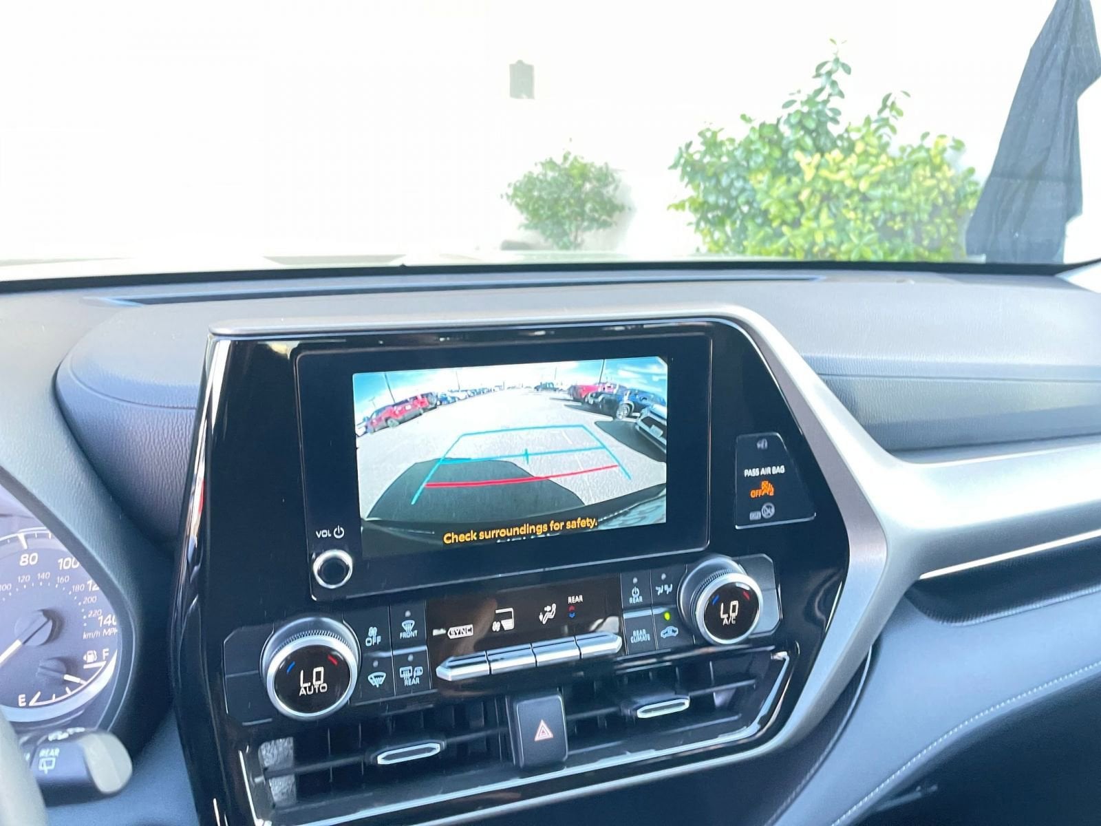 Thumbnail: 2025 Toyota Highlander - 25