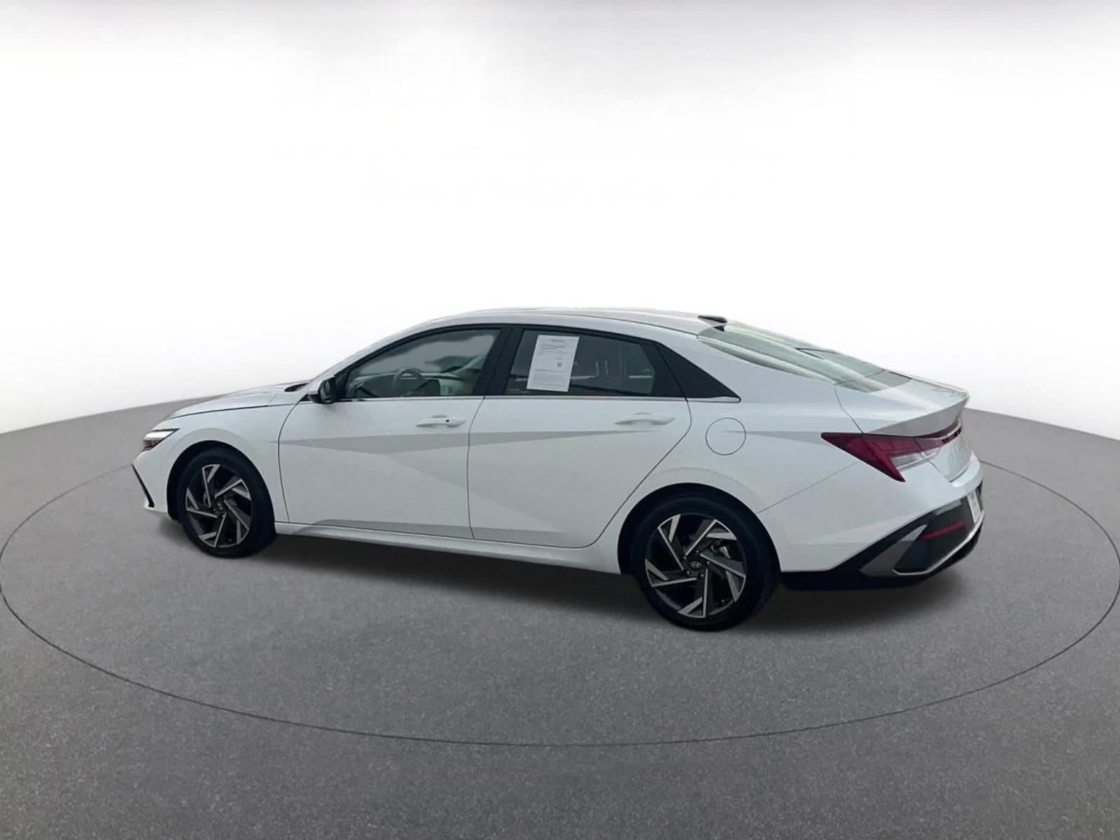 Thumbnail: 2025 Hyundai Elantra - 10