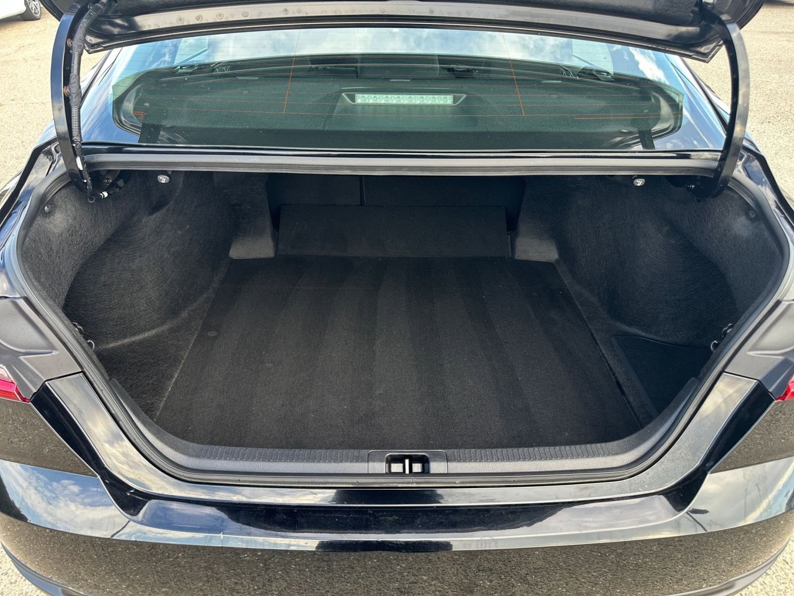 Thumbnail: 2025 Toyota Camry - 31