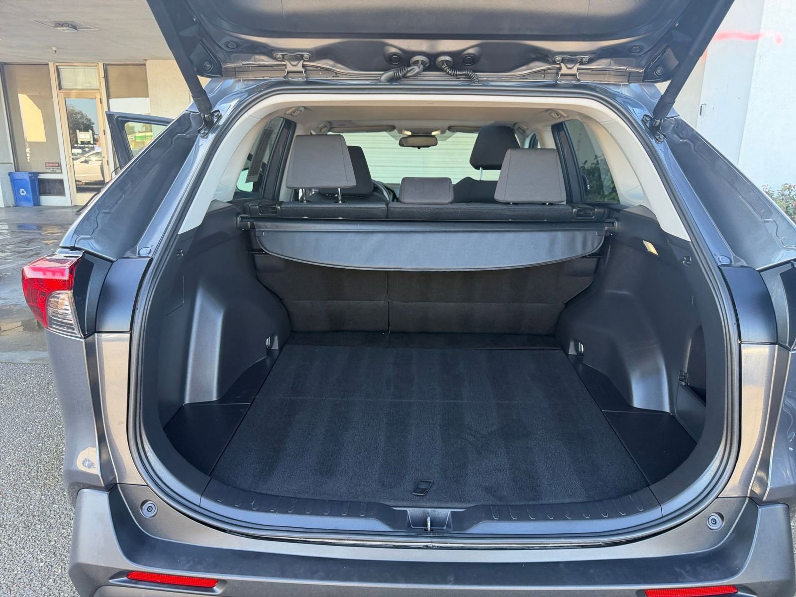 Thumbnail: 2025 Toyota RAV4 - 33