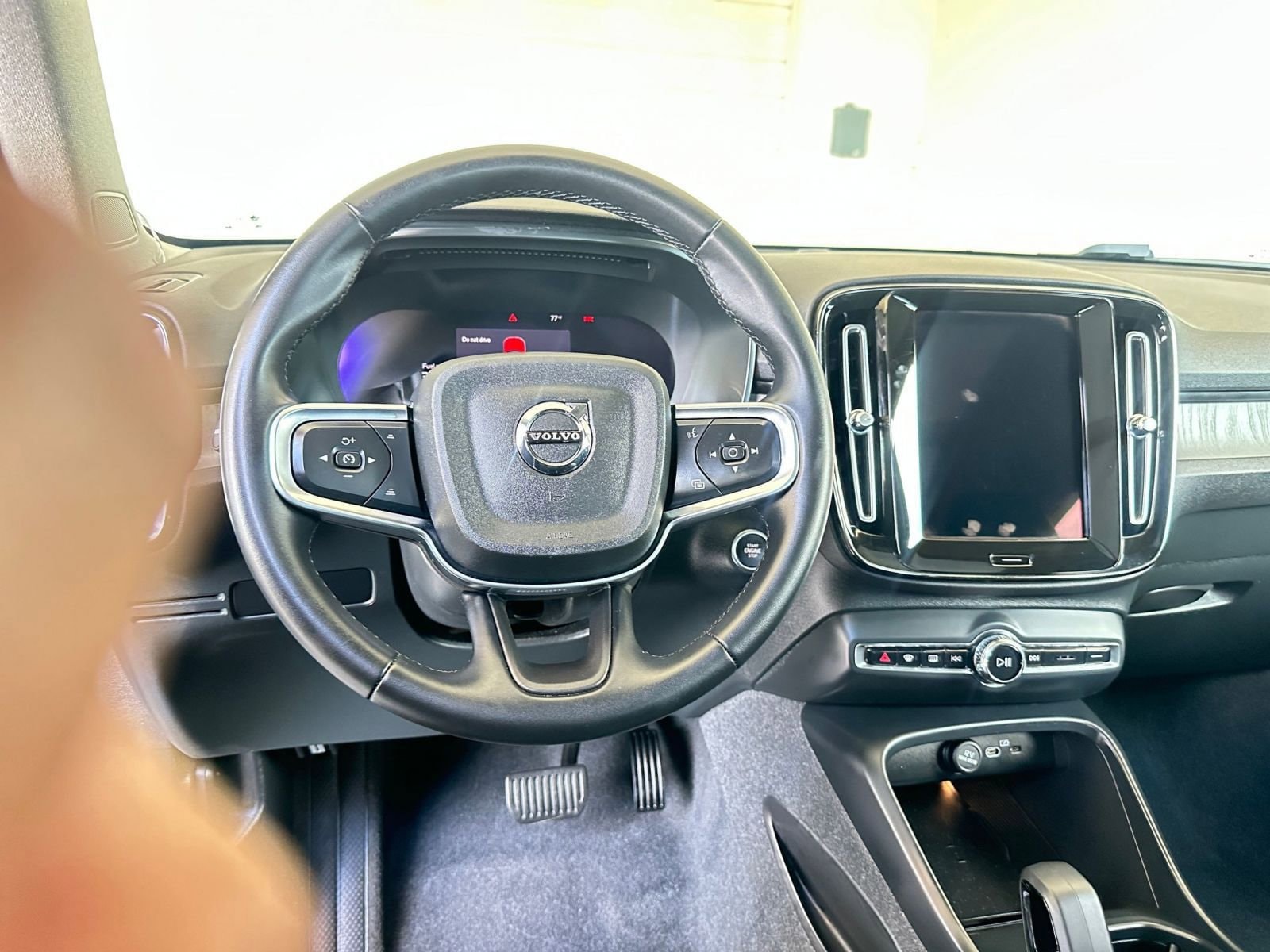 Thumbnail: 2024 Volvo XC40 - 28