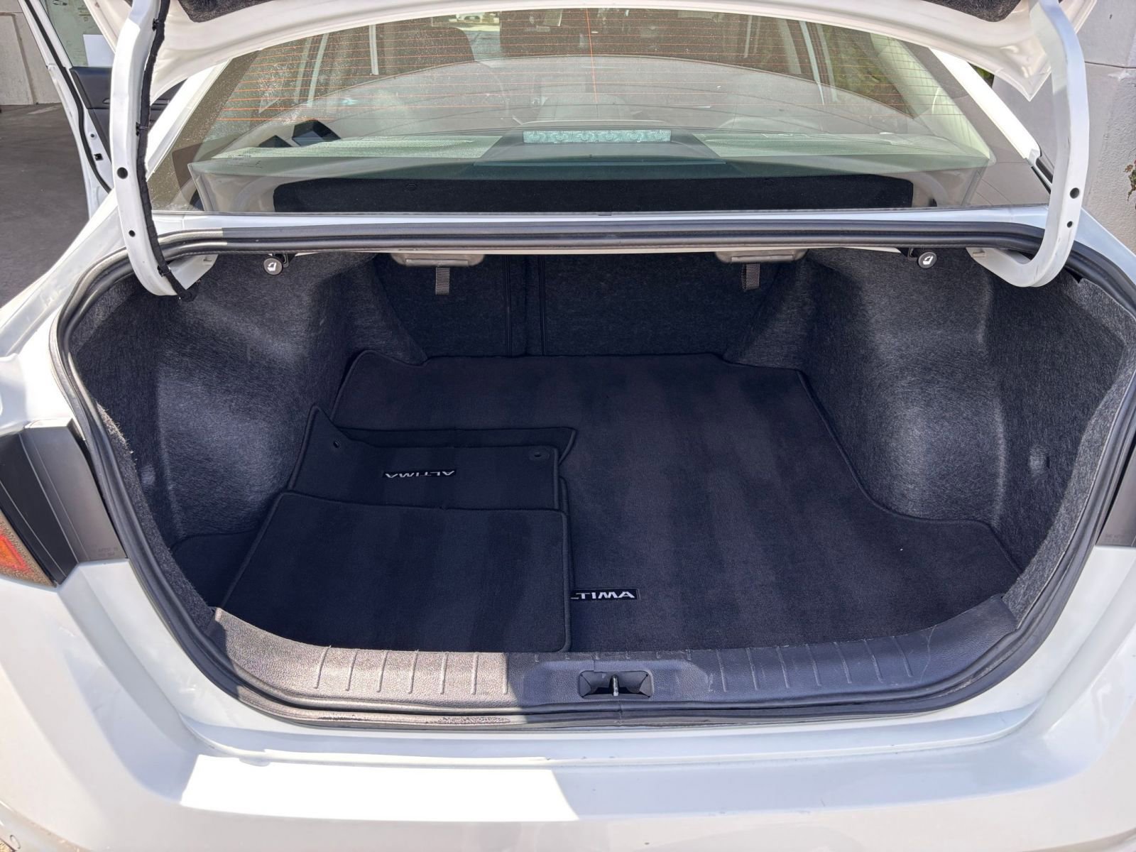 Thumbnail: 2025 Nissan Altima - 32