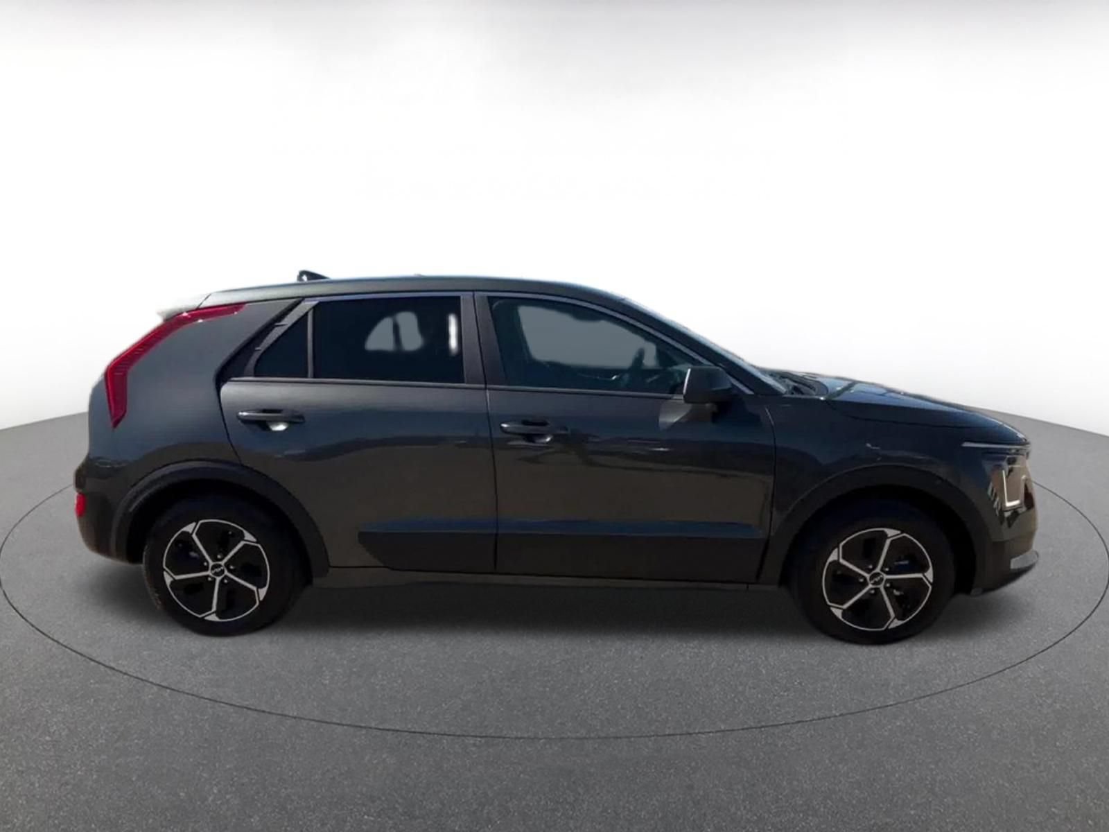 Thumbnail: 2026 Kia Niro - 16