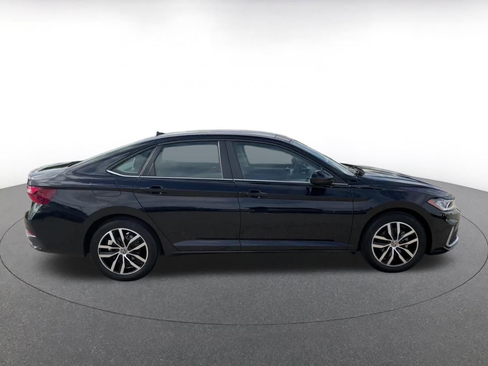 Thumbnail: 2025 Volkswagen Jetta - 16