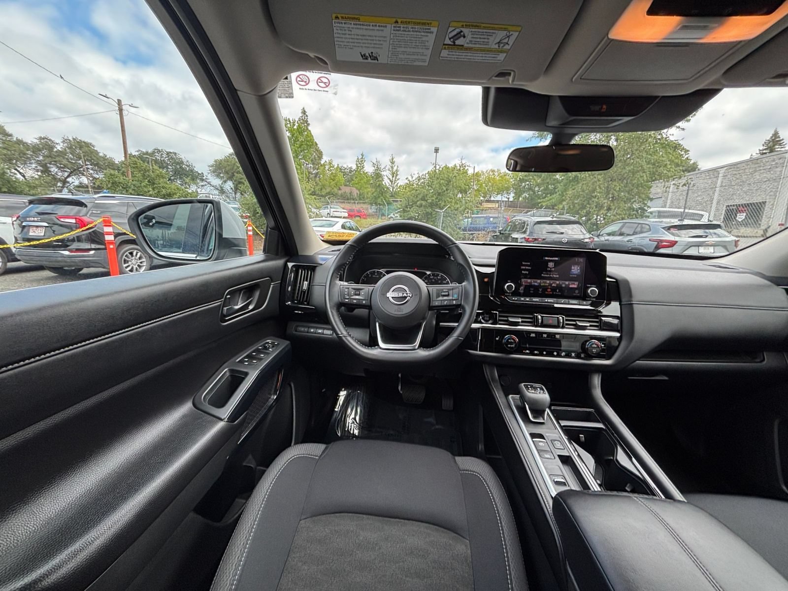 Thumbnail: 2025 Nissan Pathfinder - 32