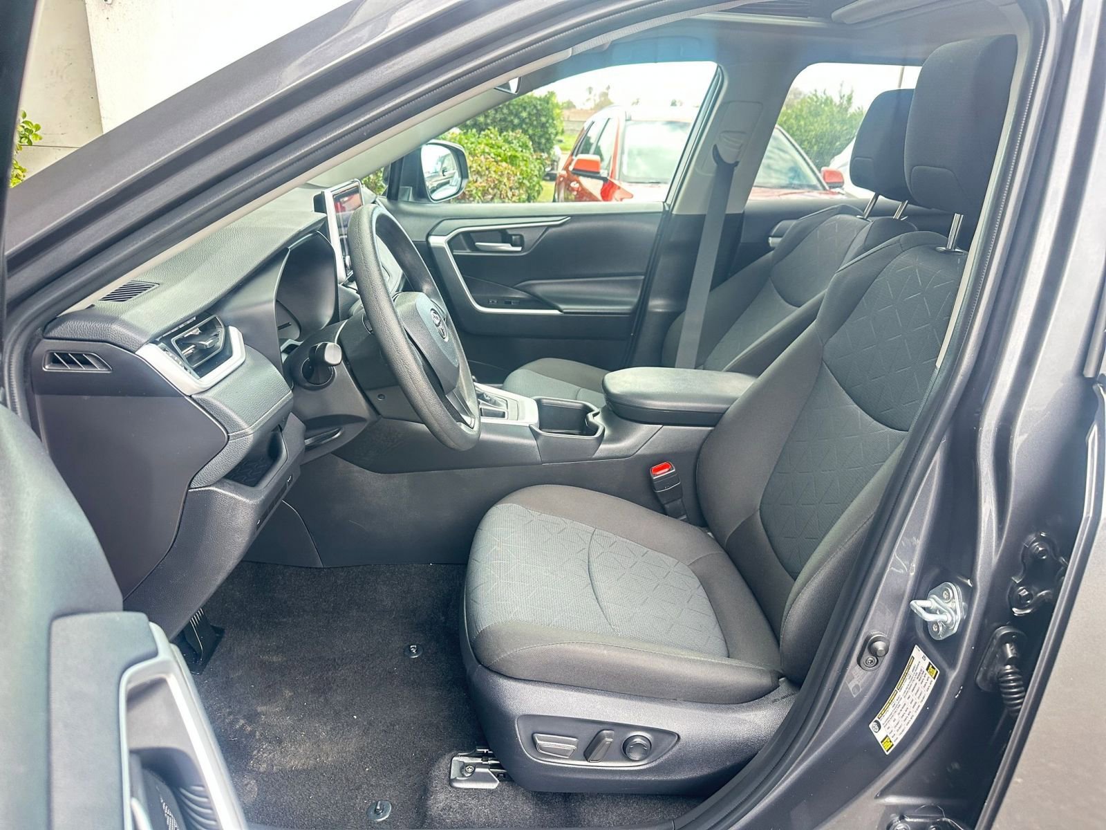 Thumbnail: 2025 Toyota RAV4 - 27