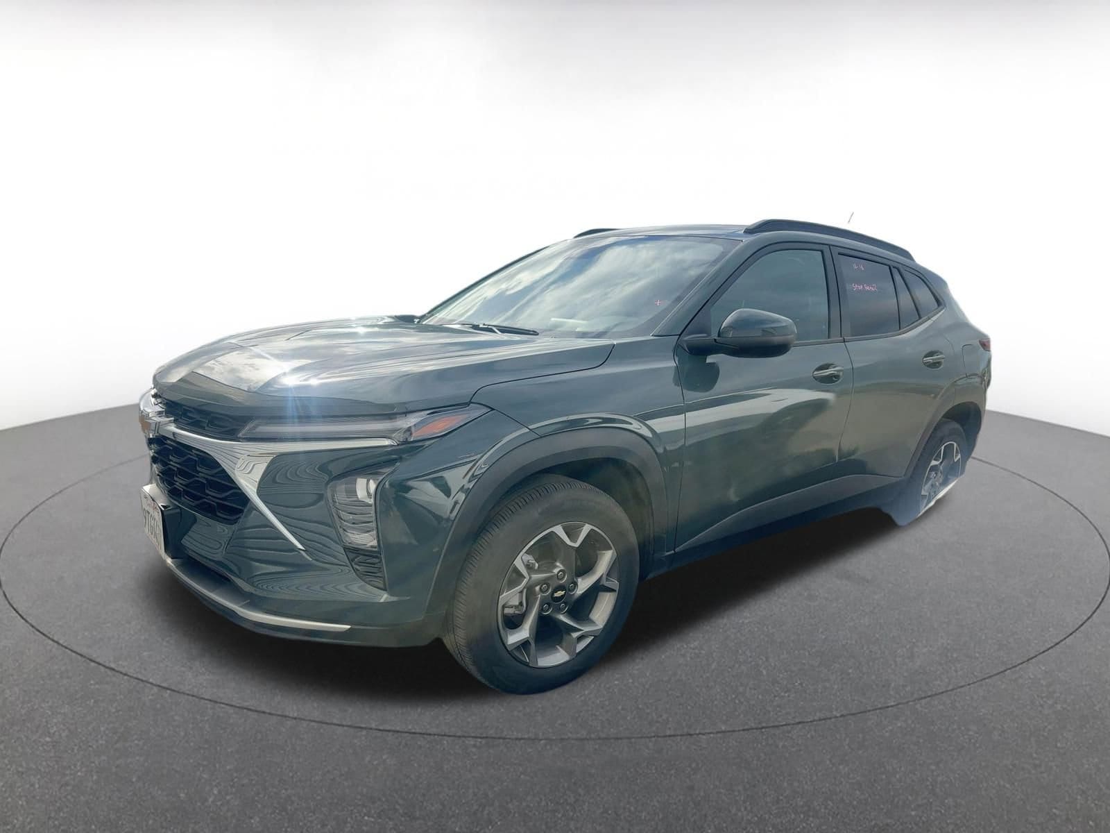 Thumbnail: 2025 Chevrolet Trax - 3