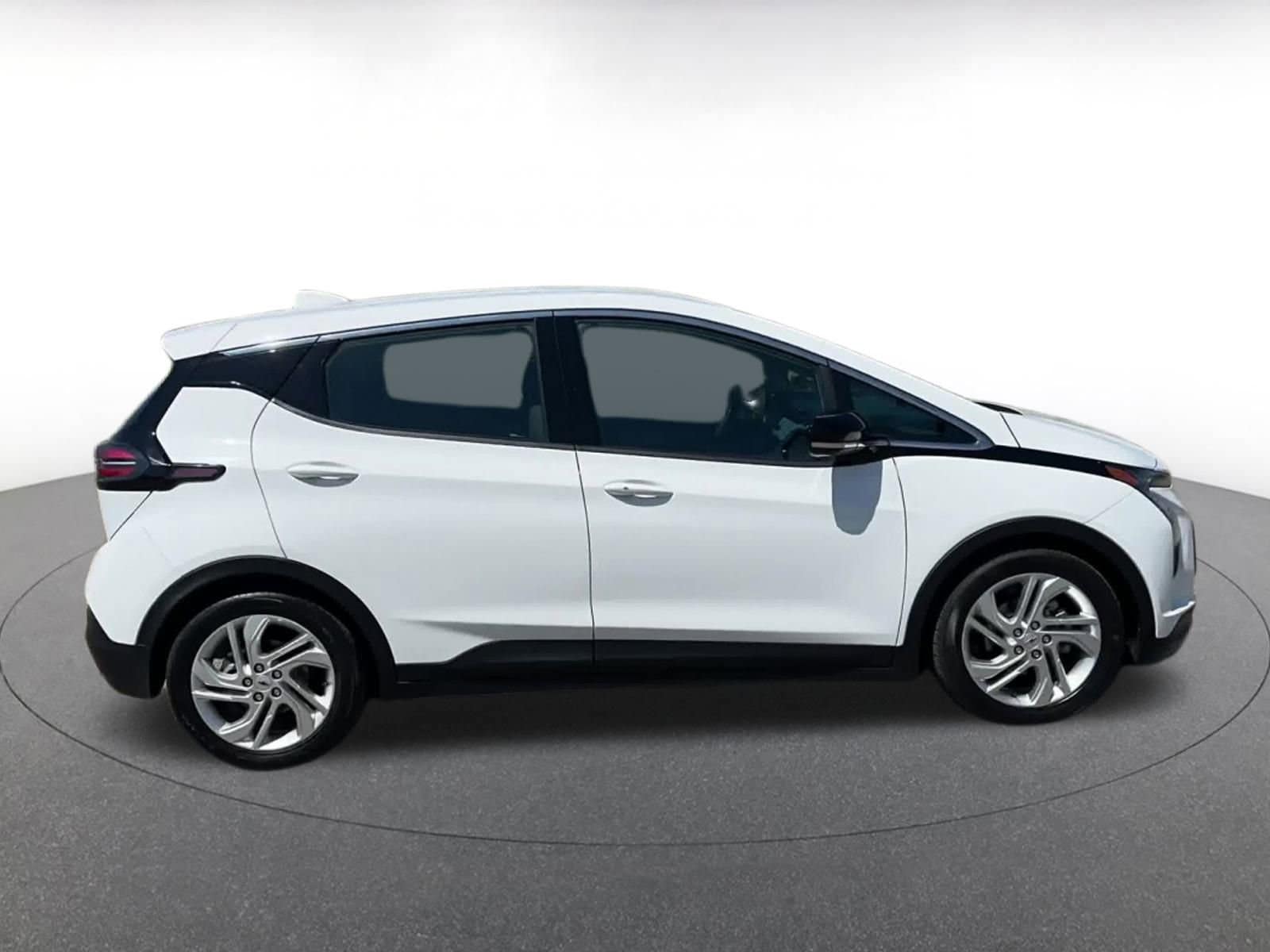 Thumbnail: 2023 Chevrolet Bolt EV - 16