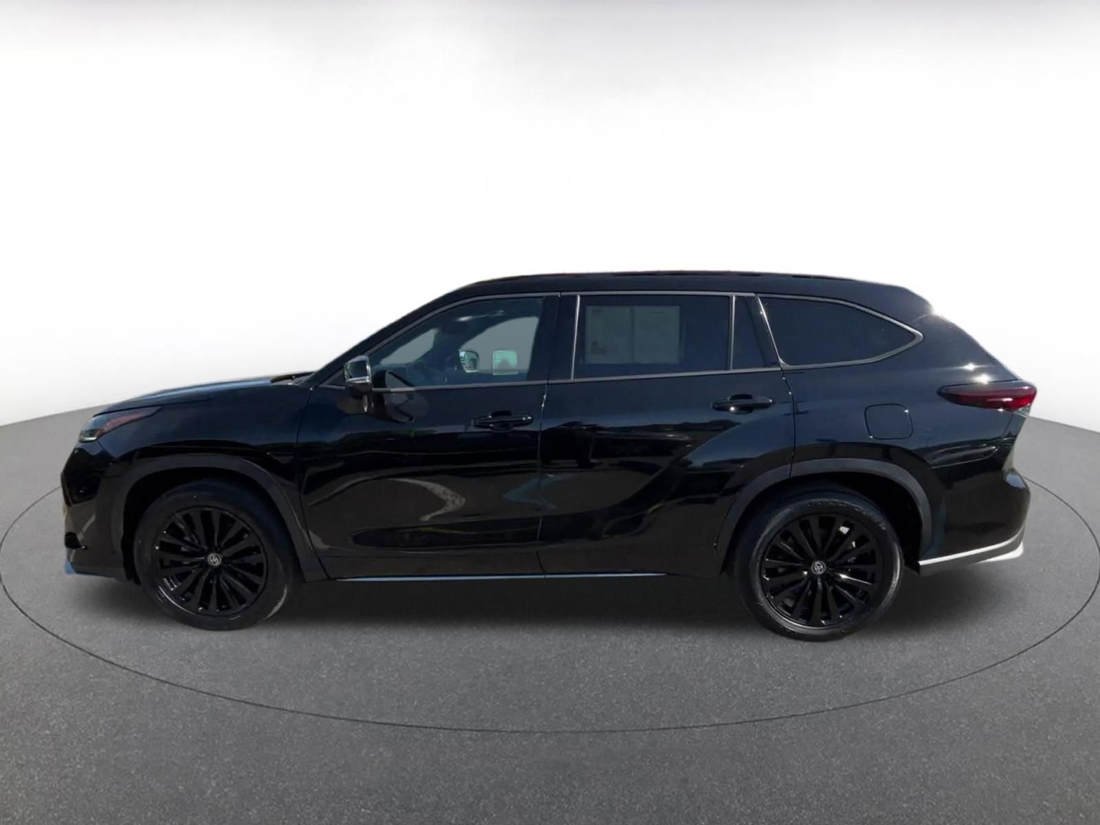 Thumbnail: 2025 Toyota Highlander - 9