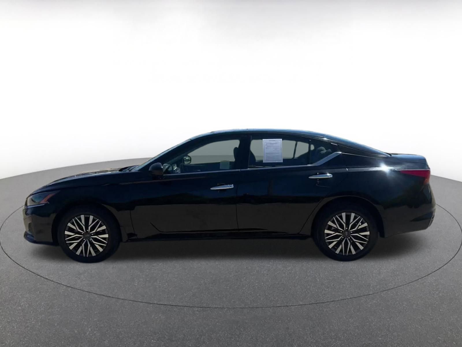 Thumbnail: 2024 Nissan Altima - 9