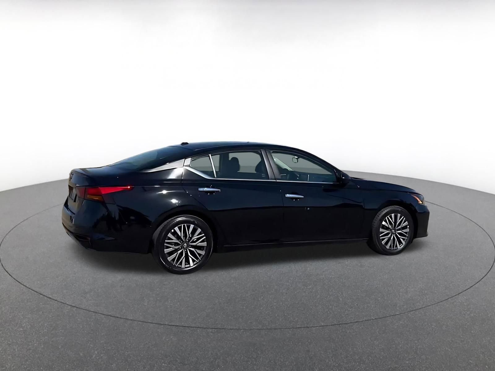 Thumbnail: 2025 Nissan Altima - 15