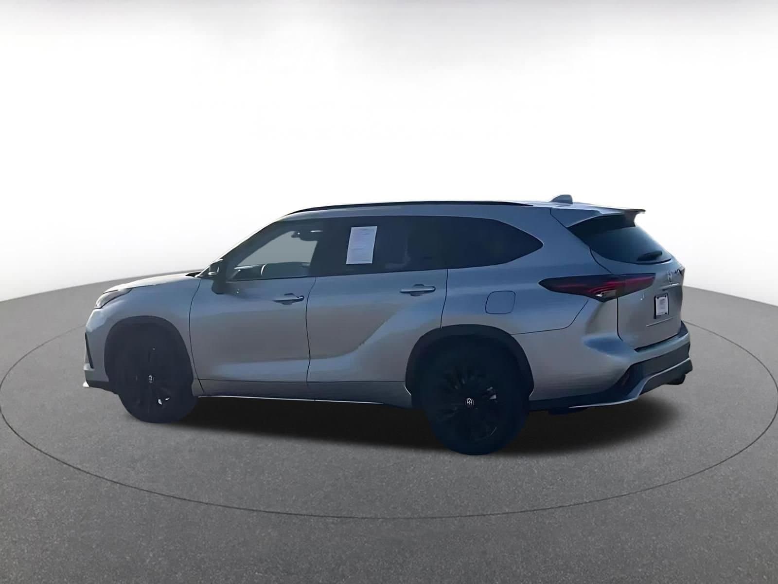 Thumbnail: 2025 Toyota Highlander - 9
