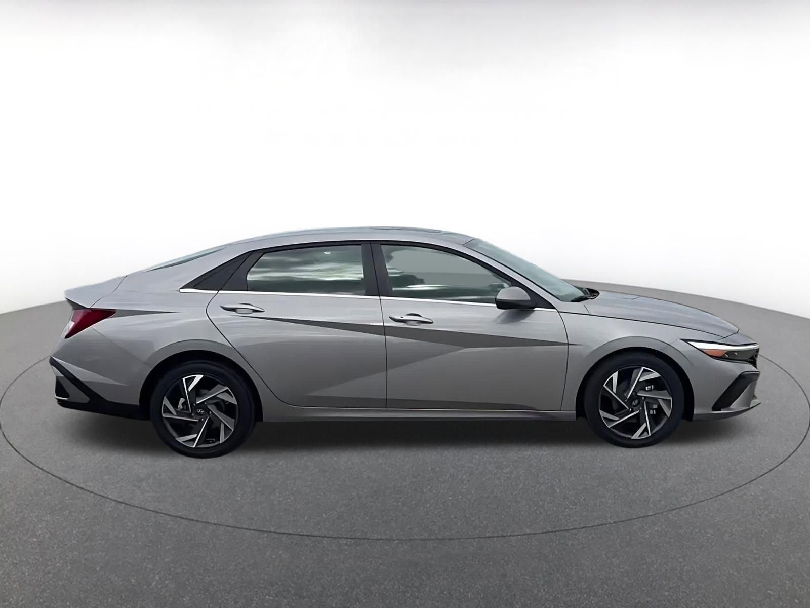 Thumbnail: 2025 Hyundai Elantra - 16