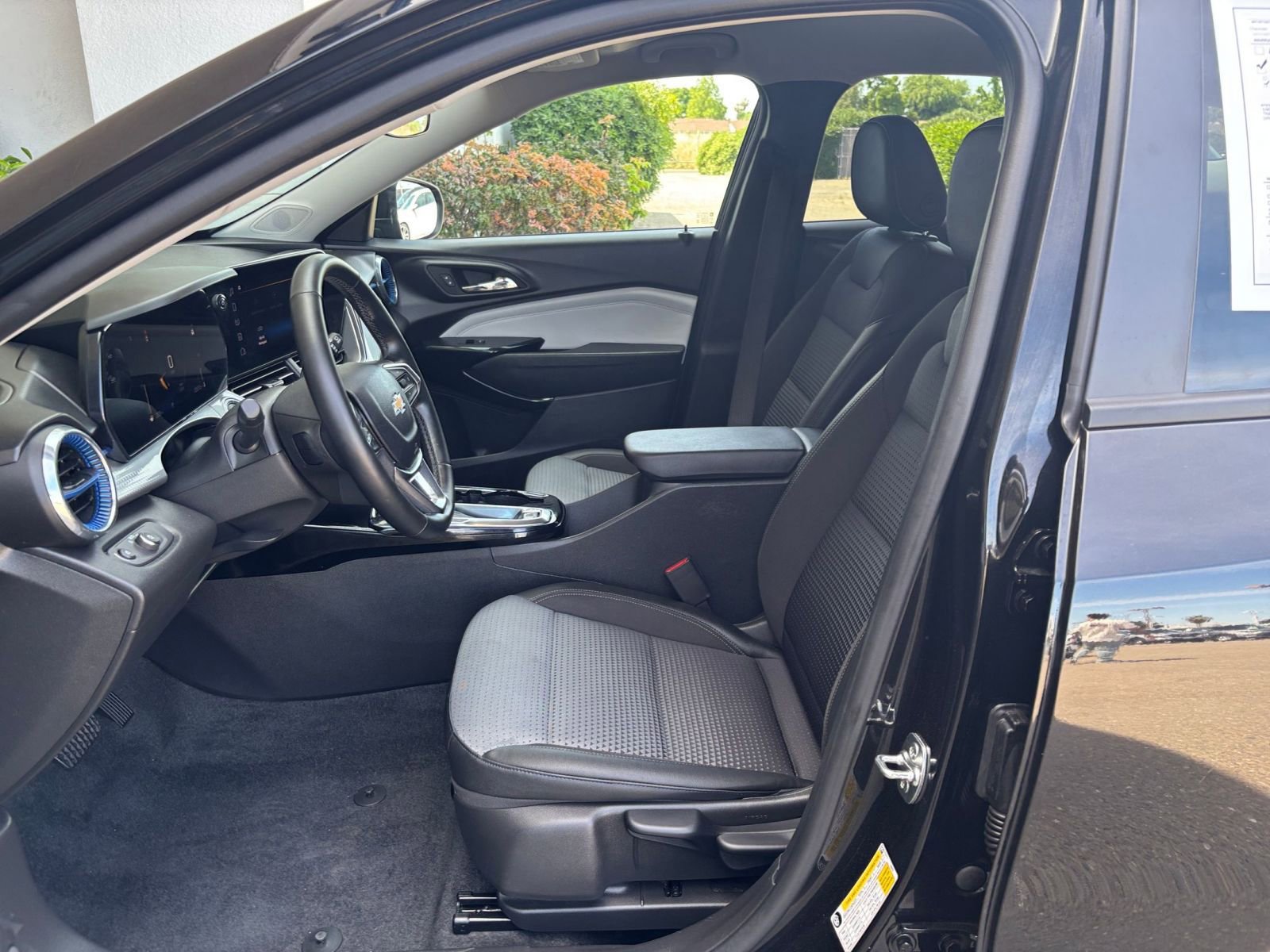 Thumbnail: 2025 Chevrolet Trax - 27