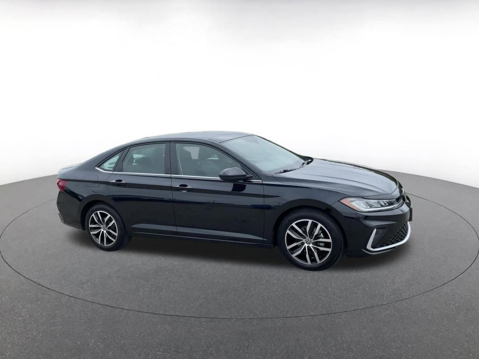 Thumbnail: 2025 Volkswagen Jetta - 2