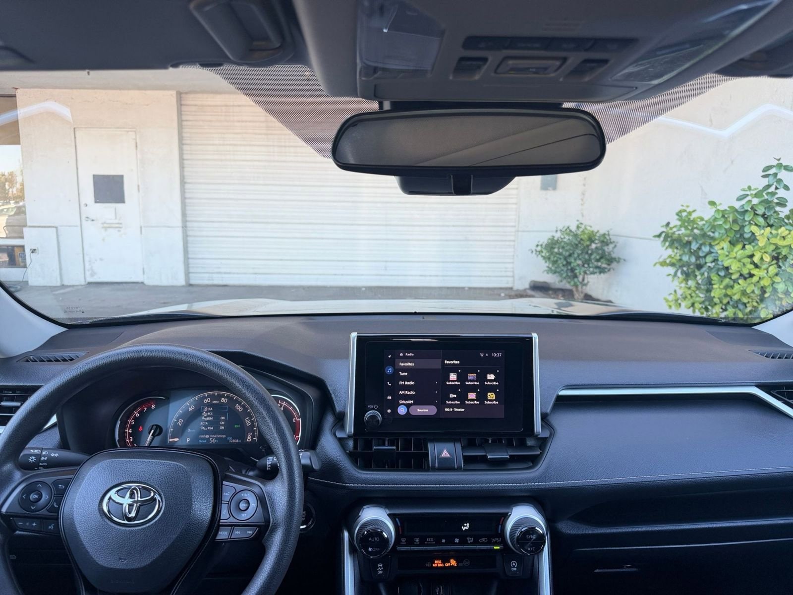 Thumbnail: 2025 Toyota RAV4 - 35