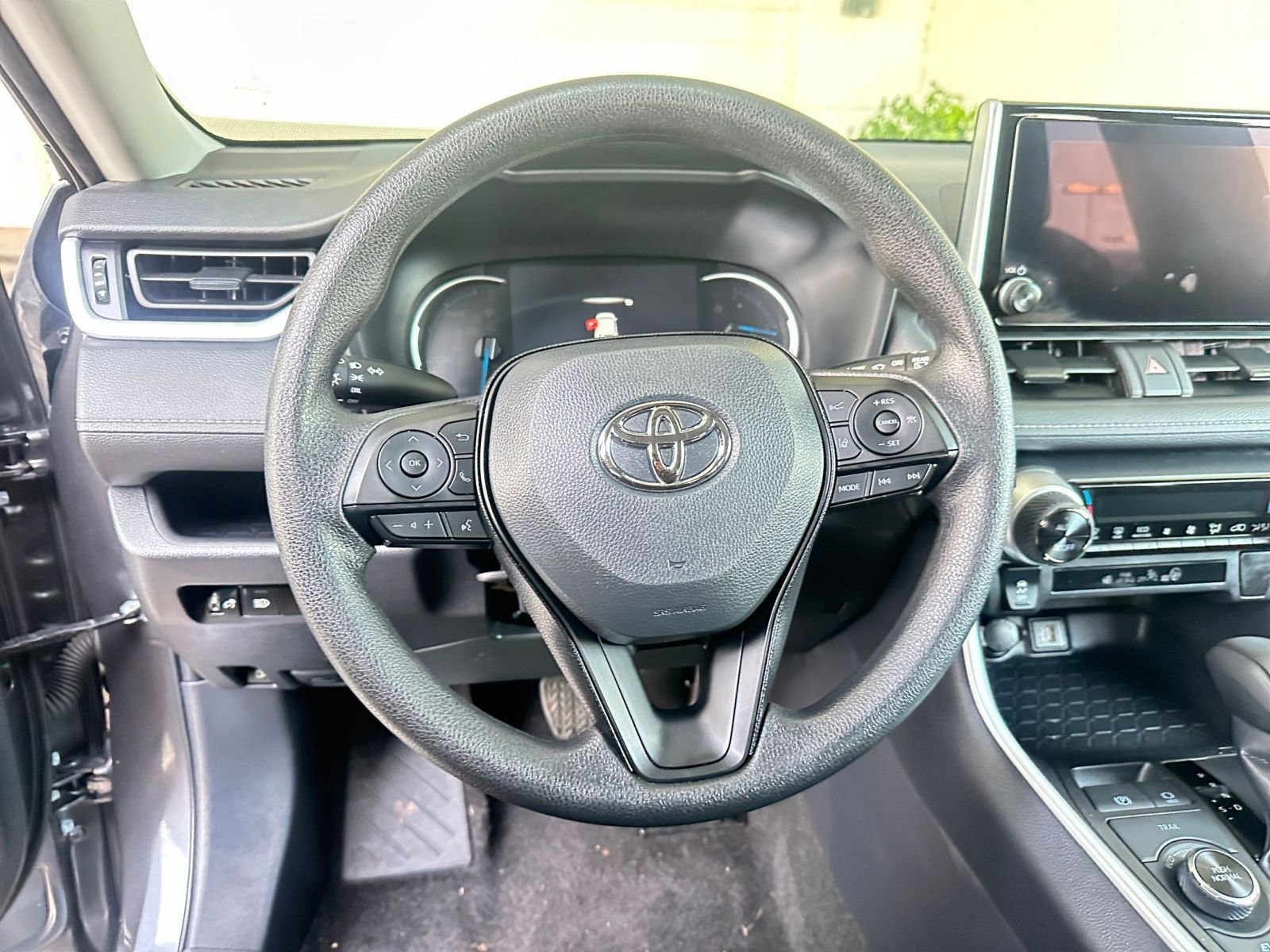 Thumbnail: 2025 Toyota RAV4 - 28