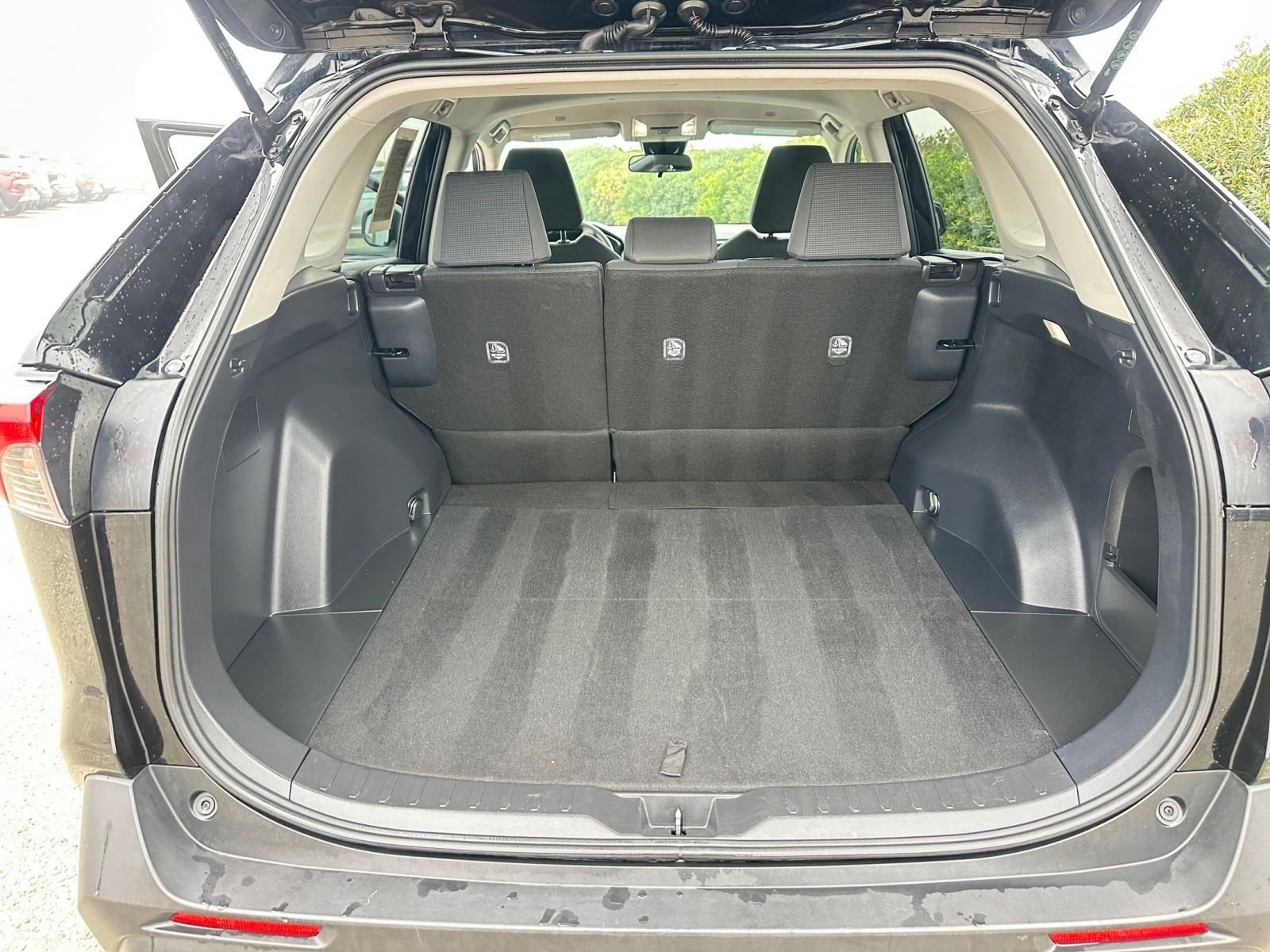 Thumbnail: 2025 Toyota RAV4 - 31