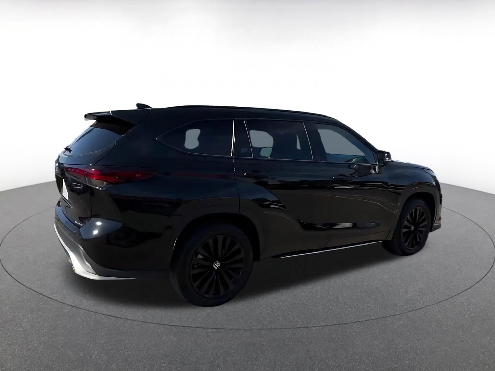 Thumbnail: 2025 Toyota Highlander - 14