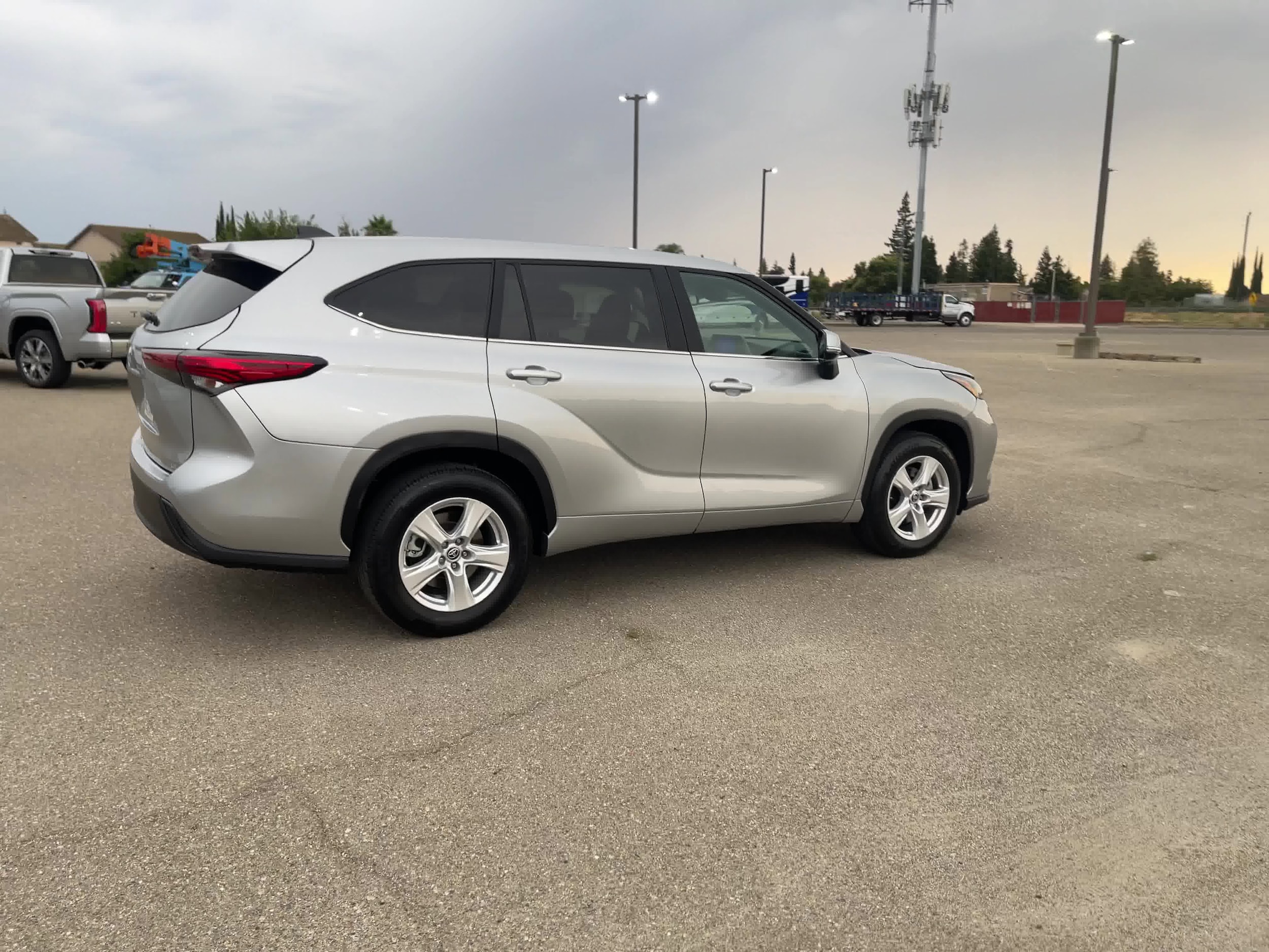 2023 Toyota Highlander LE 15