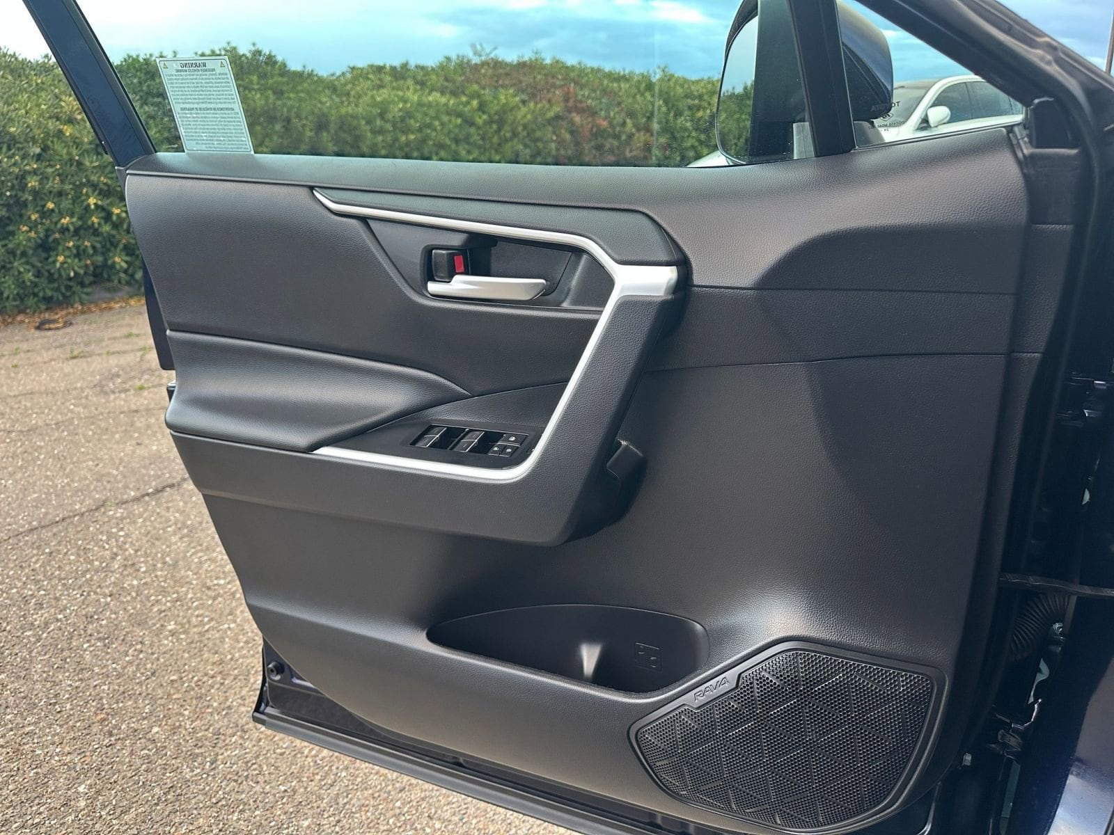 Thumbnail: 2025 Toyota RAV4 - 20