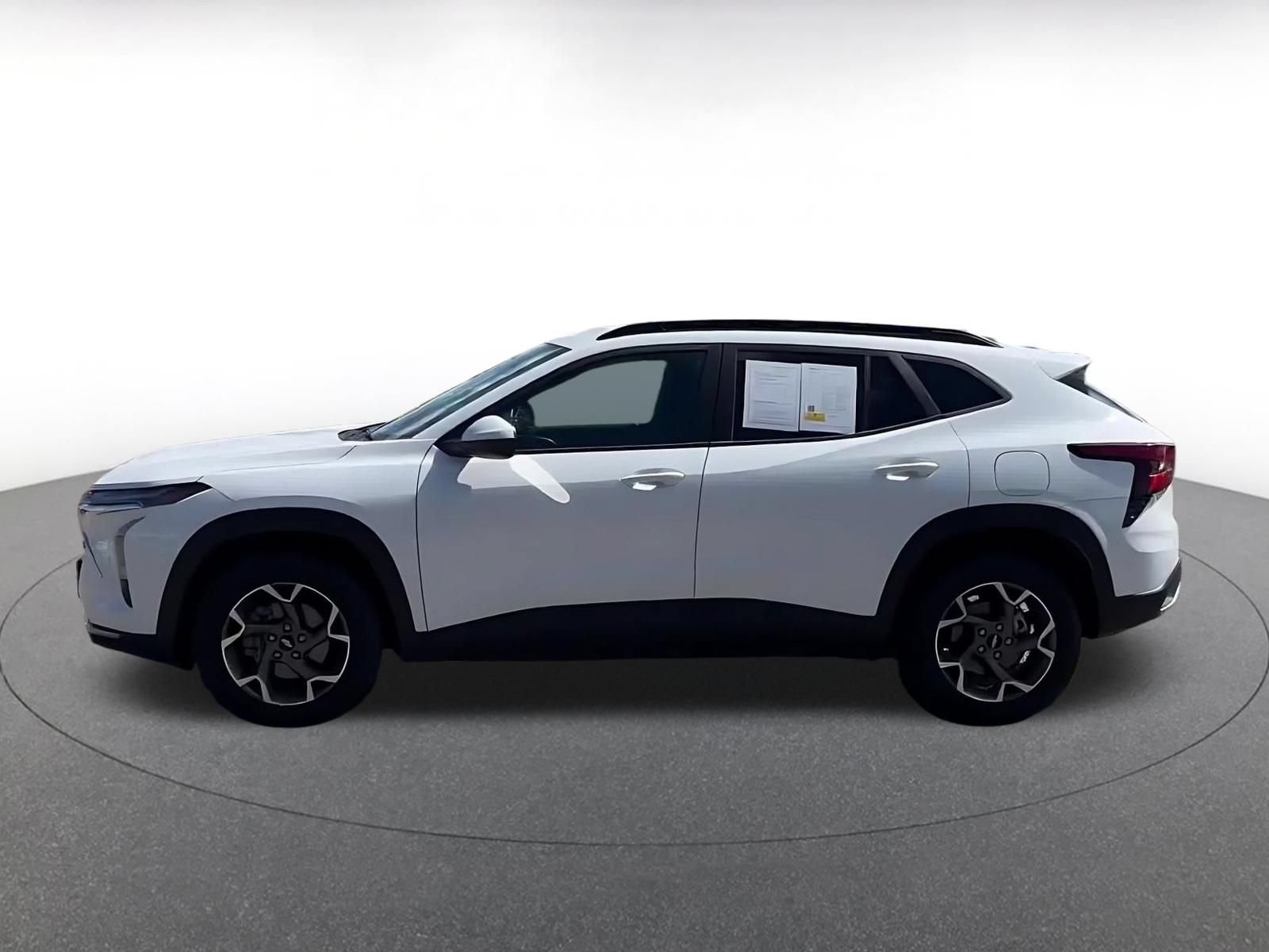 Thumbnail: 2025 Chevrolet Trax - 8