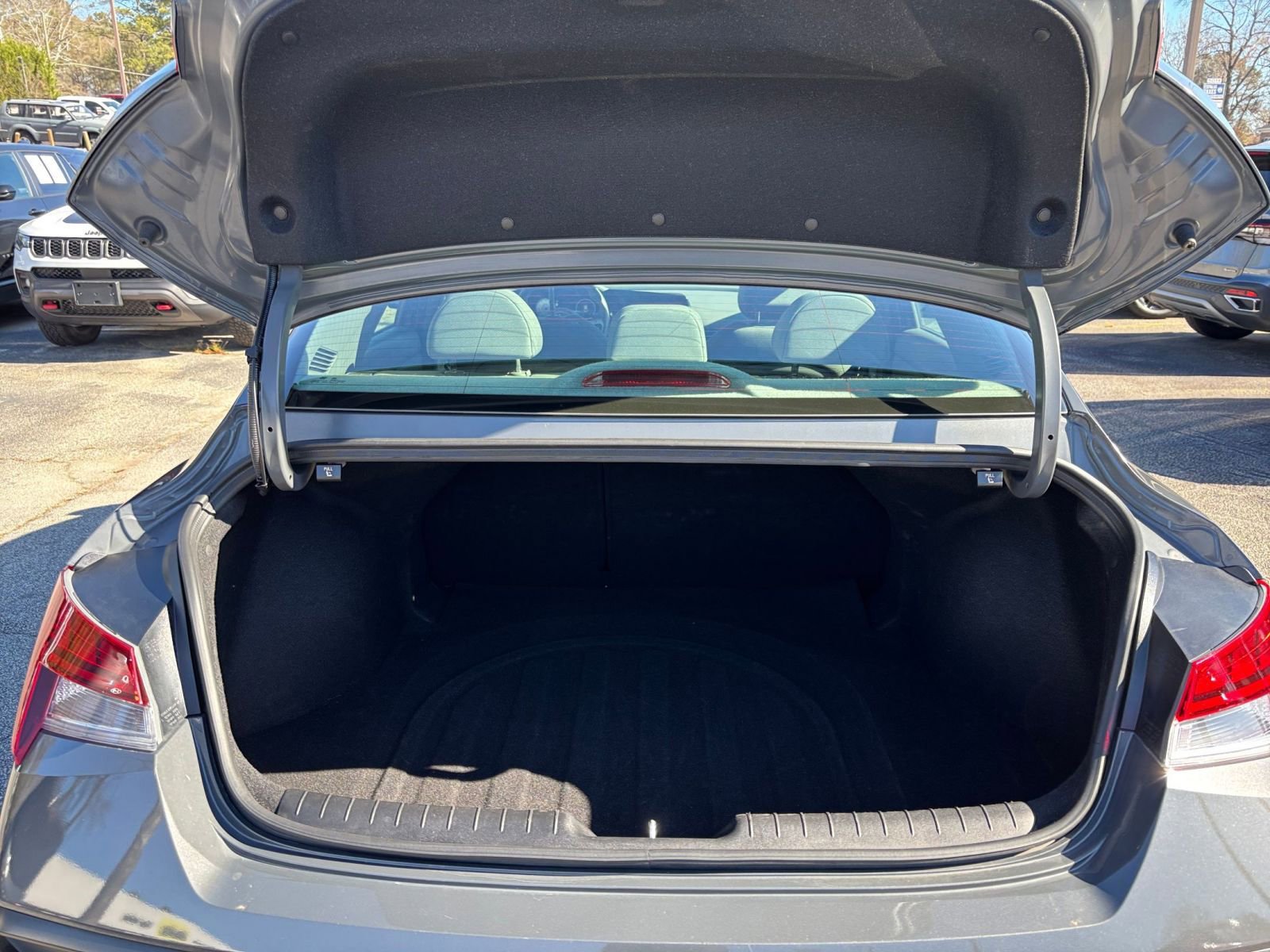 Thumbnail: 2025 Hyundai Elantra - 31