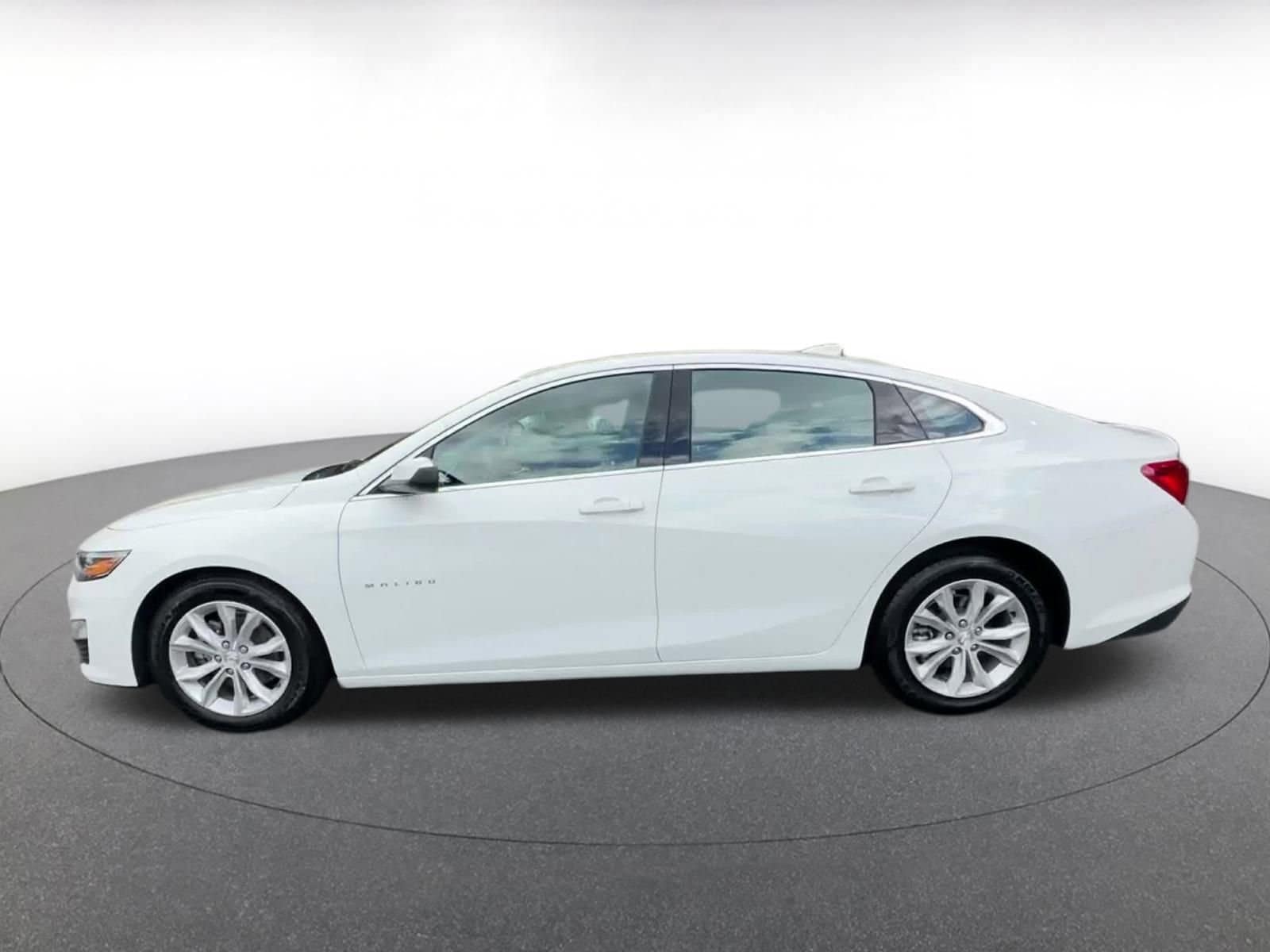 Thumbnail: 2024 Chevrolet Malibu - 8