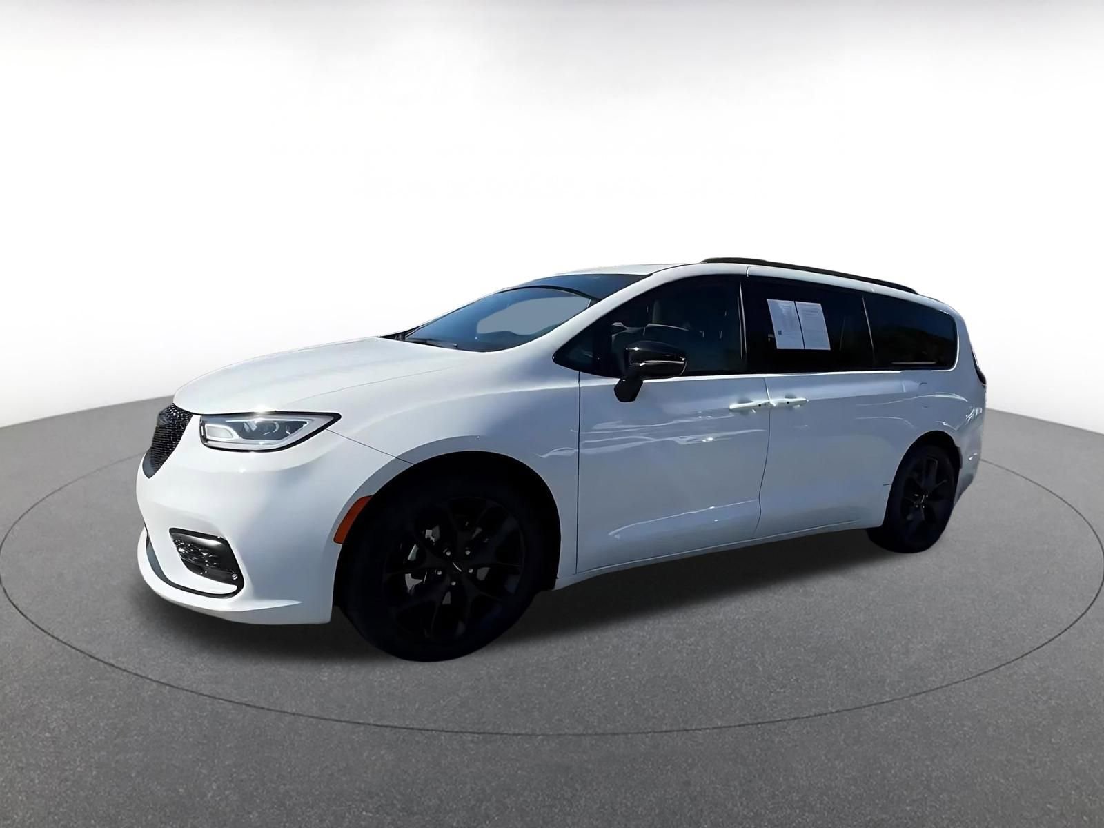 Thumbnail: 2025 Chrysler Pacifica - 8