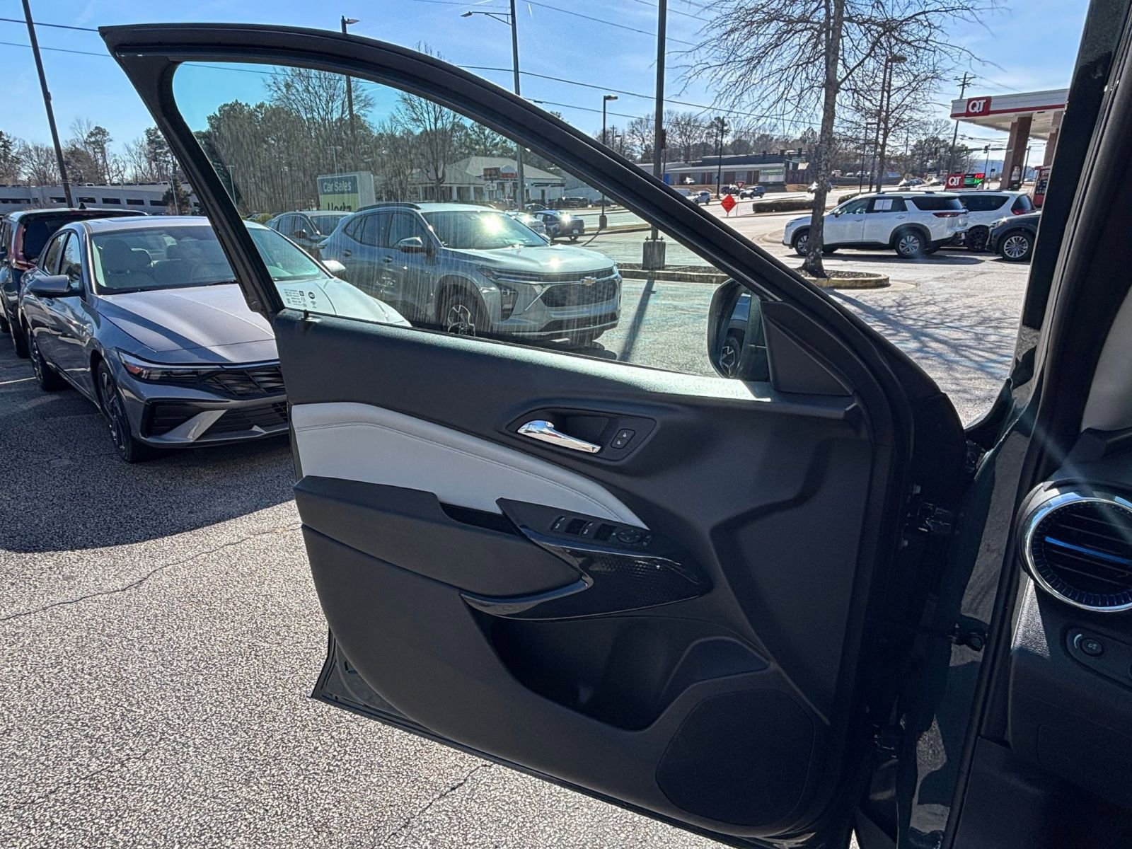 Thumbnail: 2025 Chevrolet Trax - 18