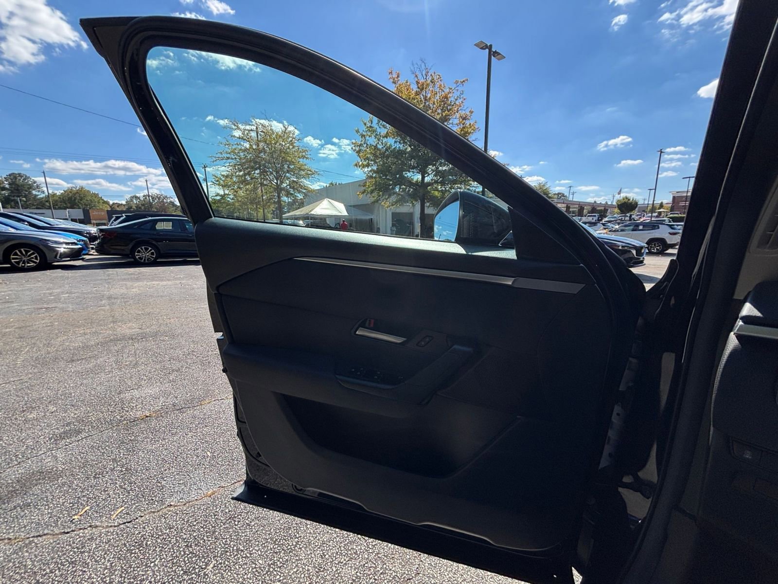 Thumbnail: 2025 Mazda CX-50 - 20