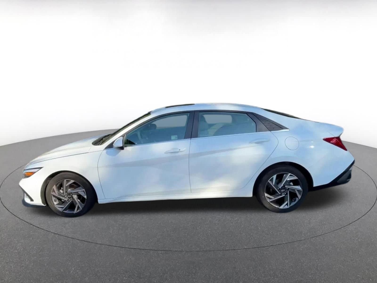 Thumbnail: 2025 Hyundai Elantra - 9