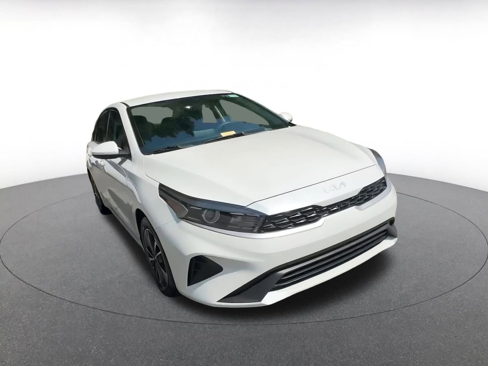 Thumbnail: 2024 Kia Forte - 3