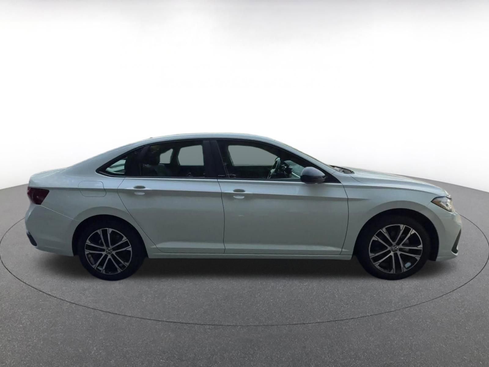 Thumbnail: 2025 Volkswagen Jetta - 16