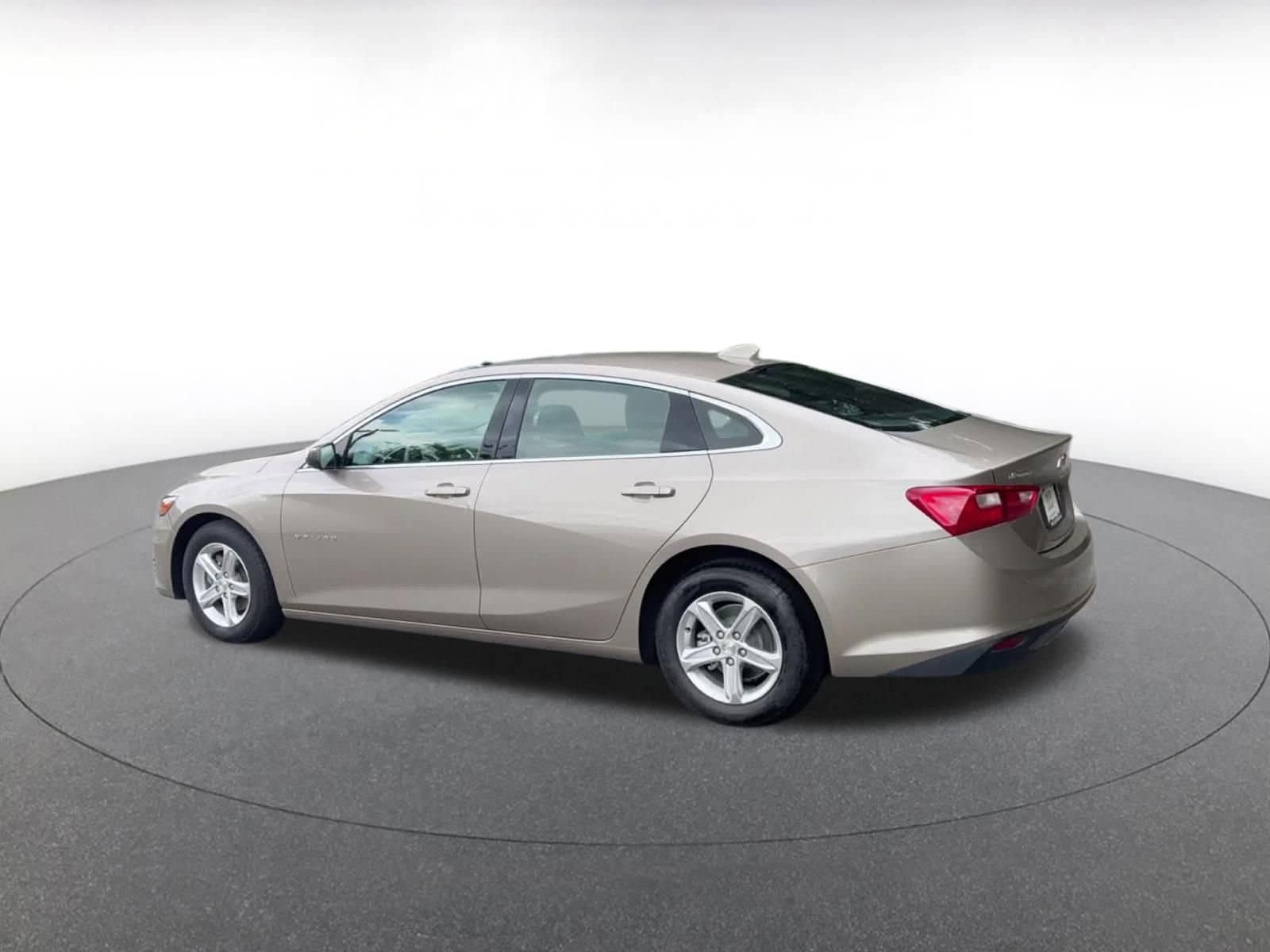 Thumbnail: 2024 Chevrolet Malibu - 10