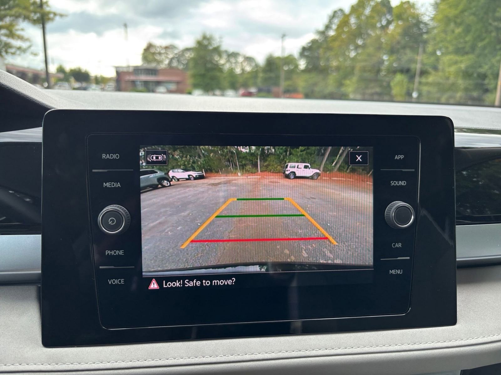 Thumbnail: 2025 Volkswagen Taos - 17