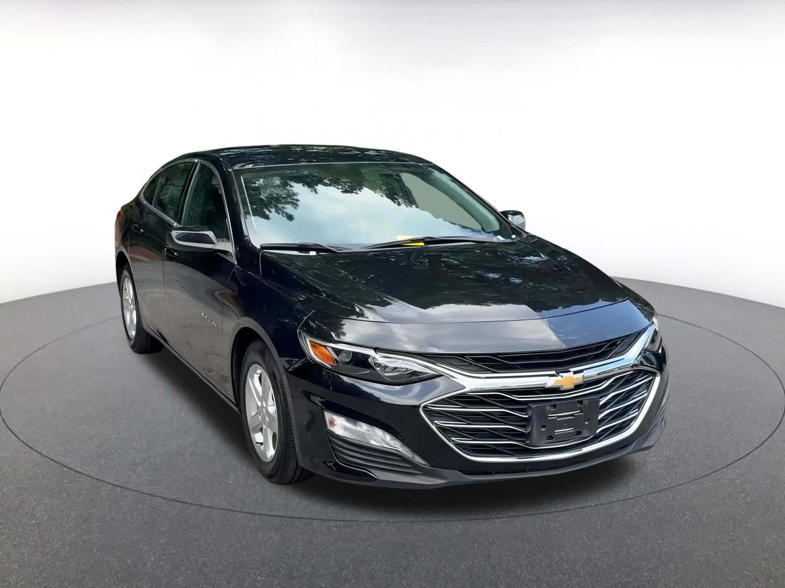 Thumbnail: 2024 Chevrolet Malibu - 3