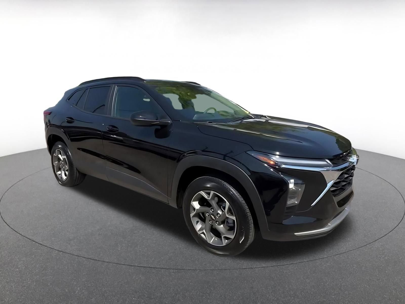 Thumbnail: 2025 Chevrolet Trax - 2