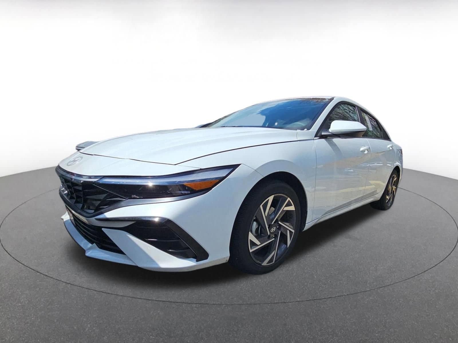 Thumbnail: 2025 Hyundai Elantra - 3