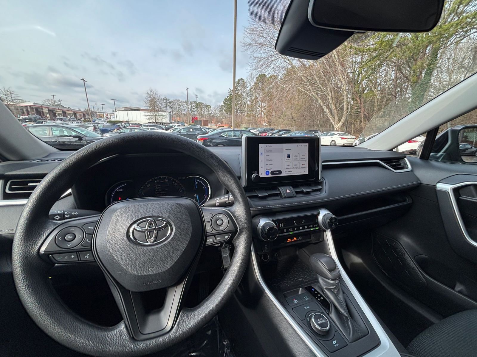 Thumbnail: 2025 Toyota RAV4 - 33