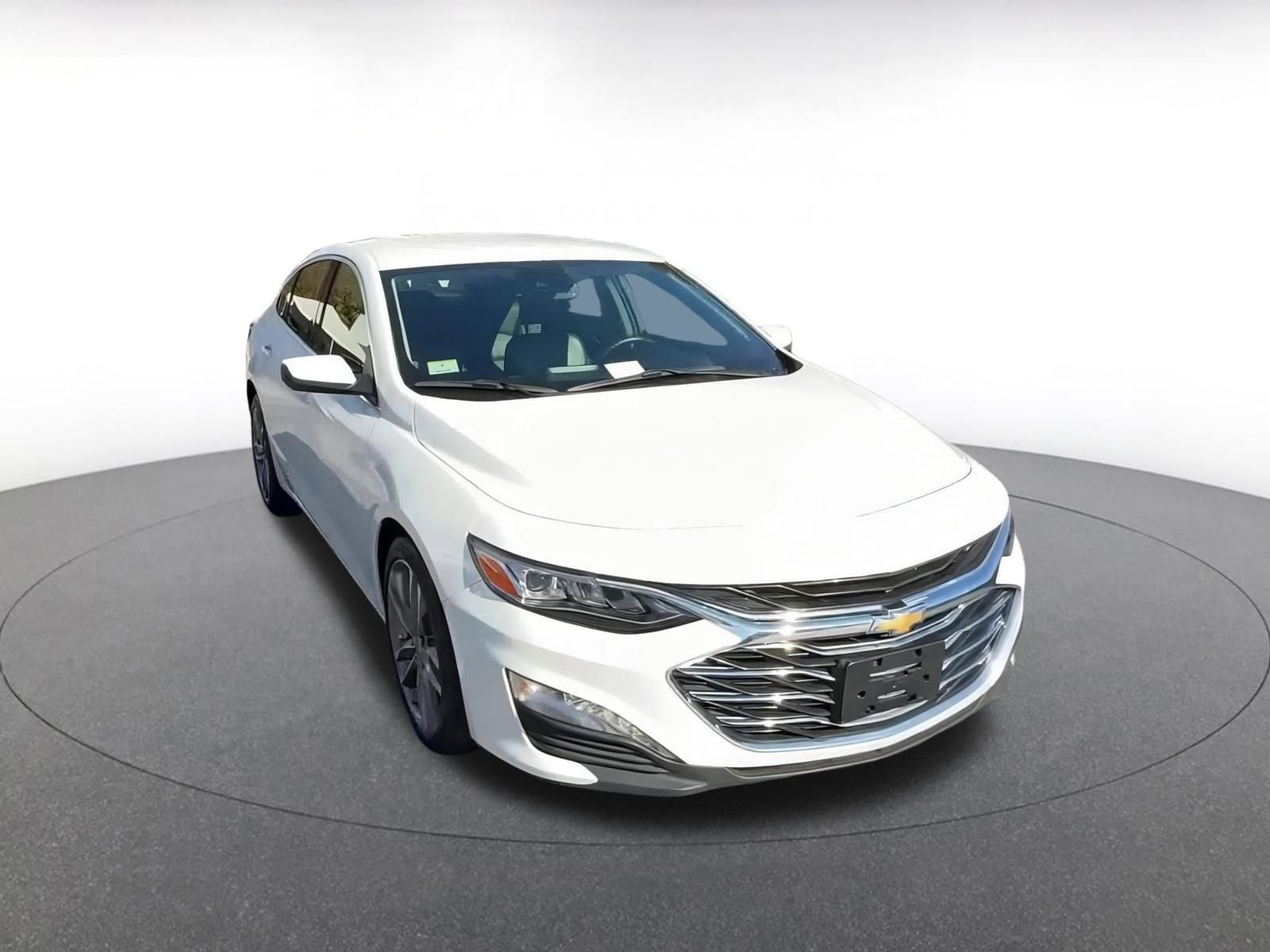 Thumbnail: 2024 Chevrolet Malibu - 3