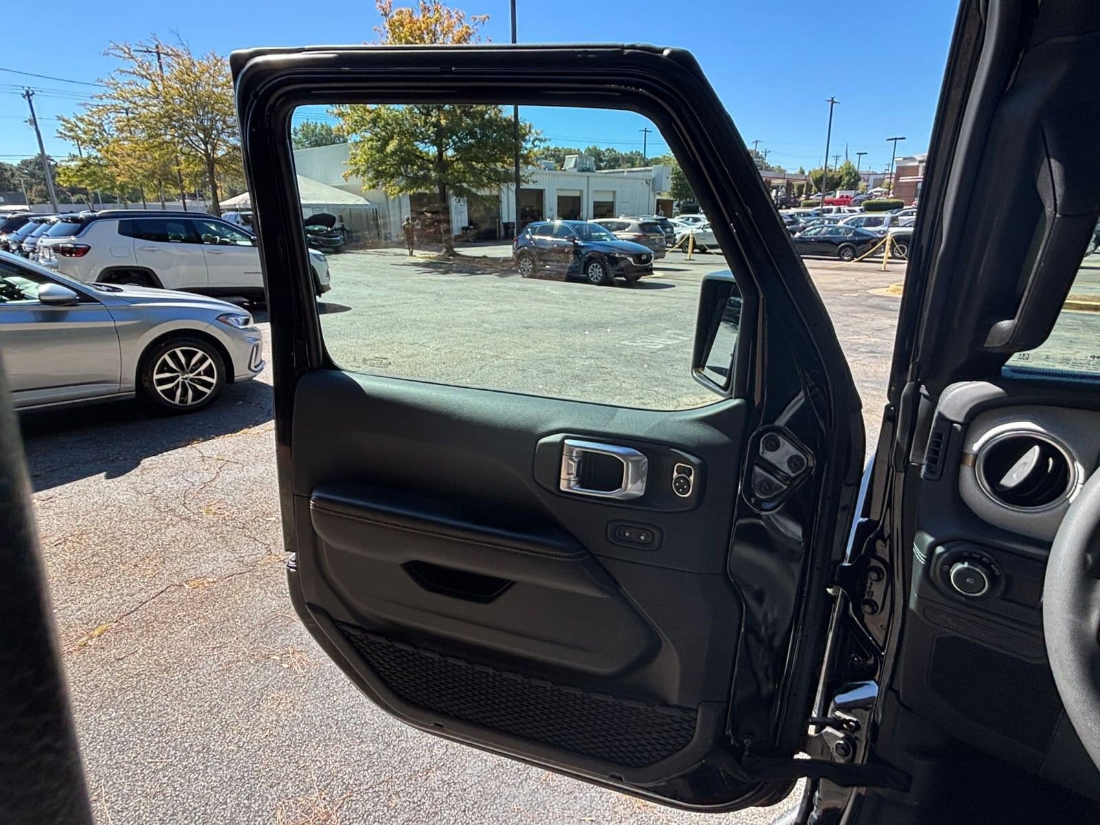 Thumbnail: 2025 Jeep Wrangler - 20